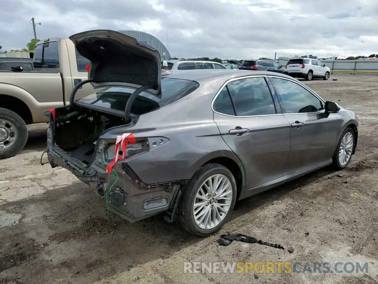 4 Photograph of a damaged car 4T1B11HK0KU190245 TOYOTA CAMRY 2019