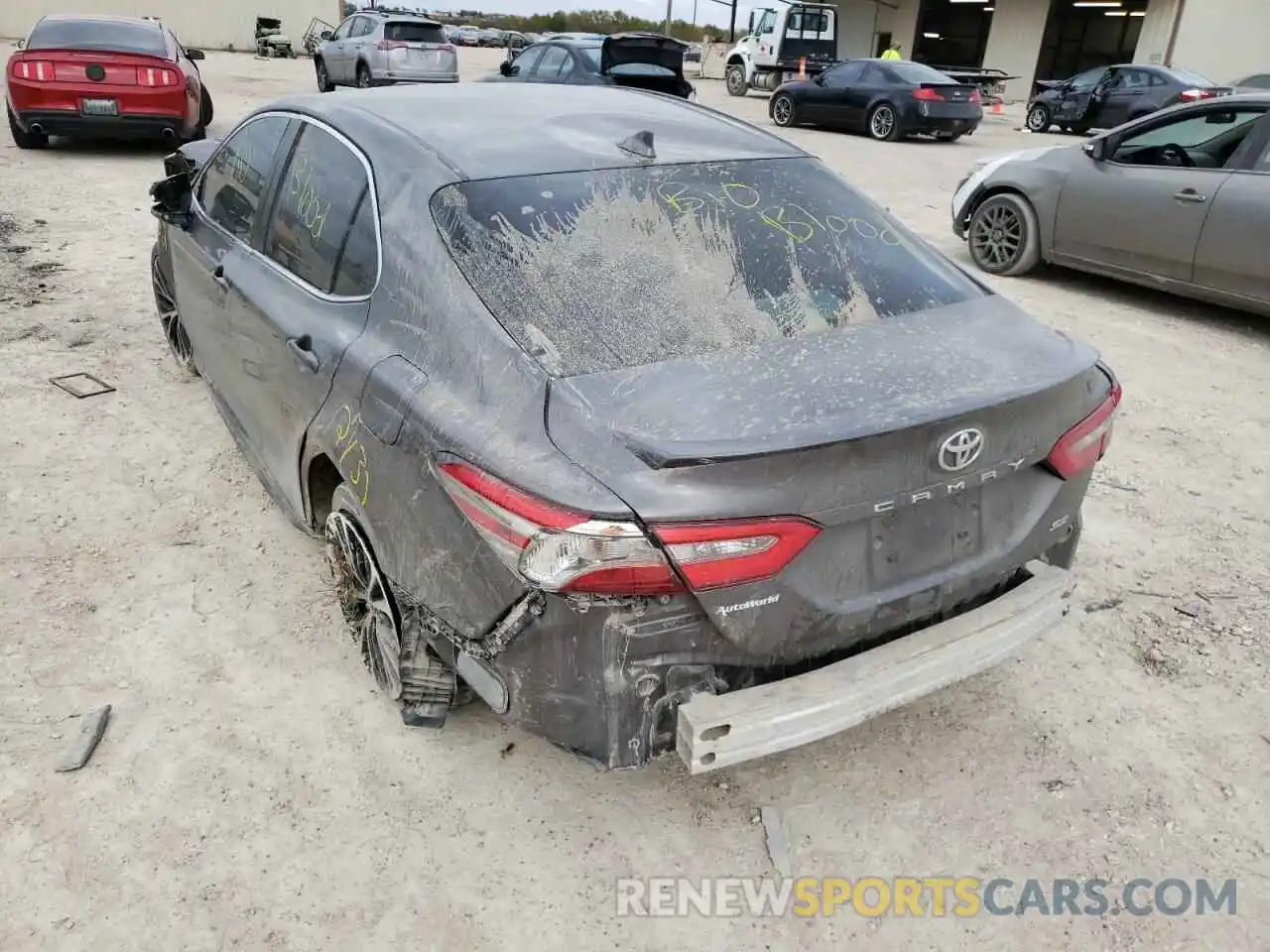 3 Фотография поврежденного автомобиля 4T1B11HK0KU191119 TOYOTA CAMRY 2019