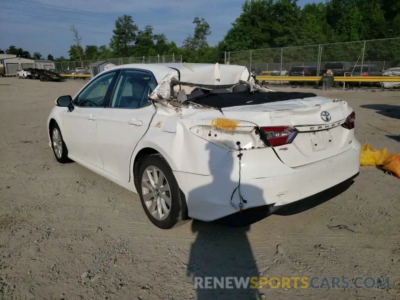 3 Photograph of a damaged car 4T1B11HK0KU192805 TOYOTA CAMRY 2019