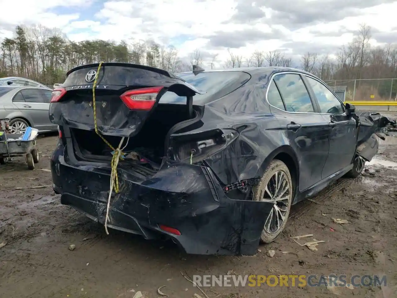 4 Photograph of a damaged car 4T1B11HK0KU195722 TOYOTA CAMRY 2019