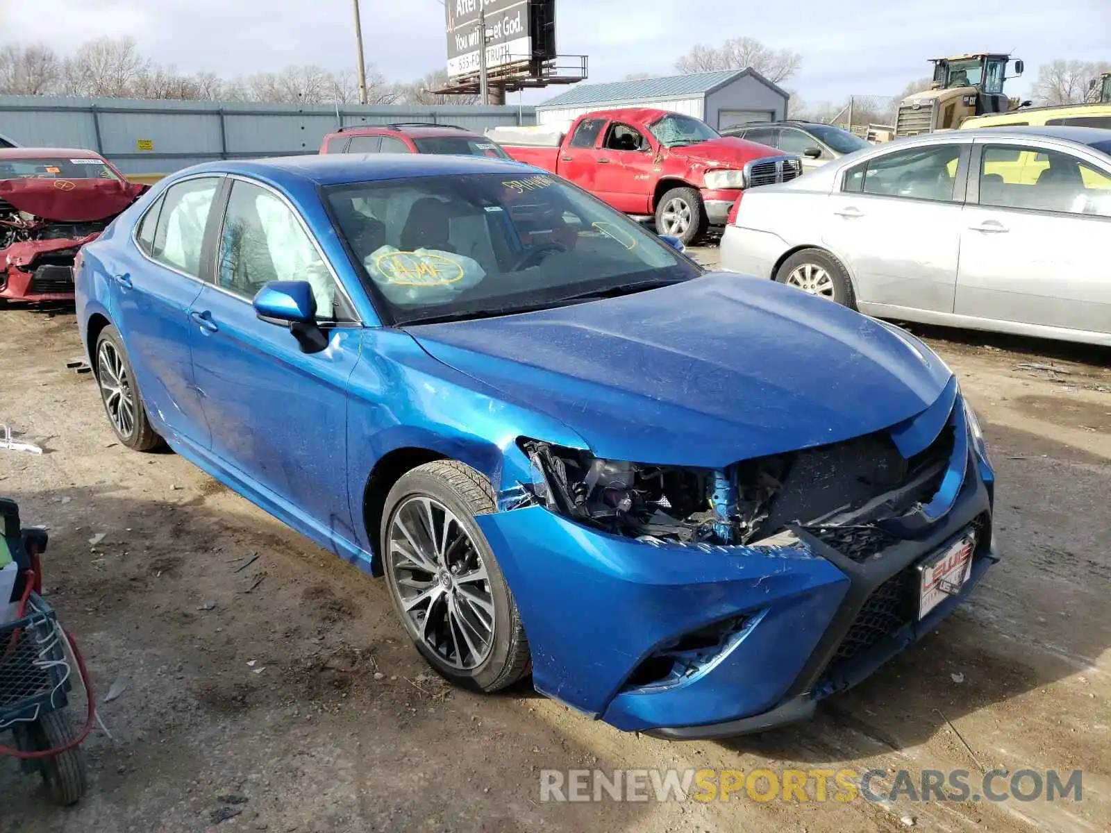 1 Photograph of a damaged car 4T1B11HK0KU197163 TOYOTA CAMRY 2019