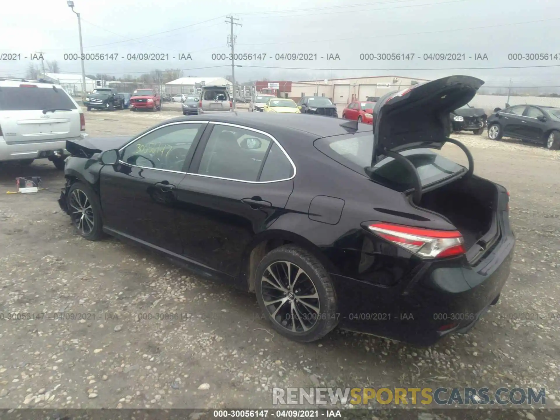 3 Photograph of a damaged car 4T1B11HK0KU199575 TOYOTA CAMRY 2019