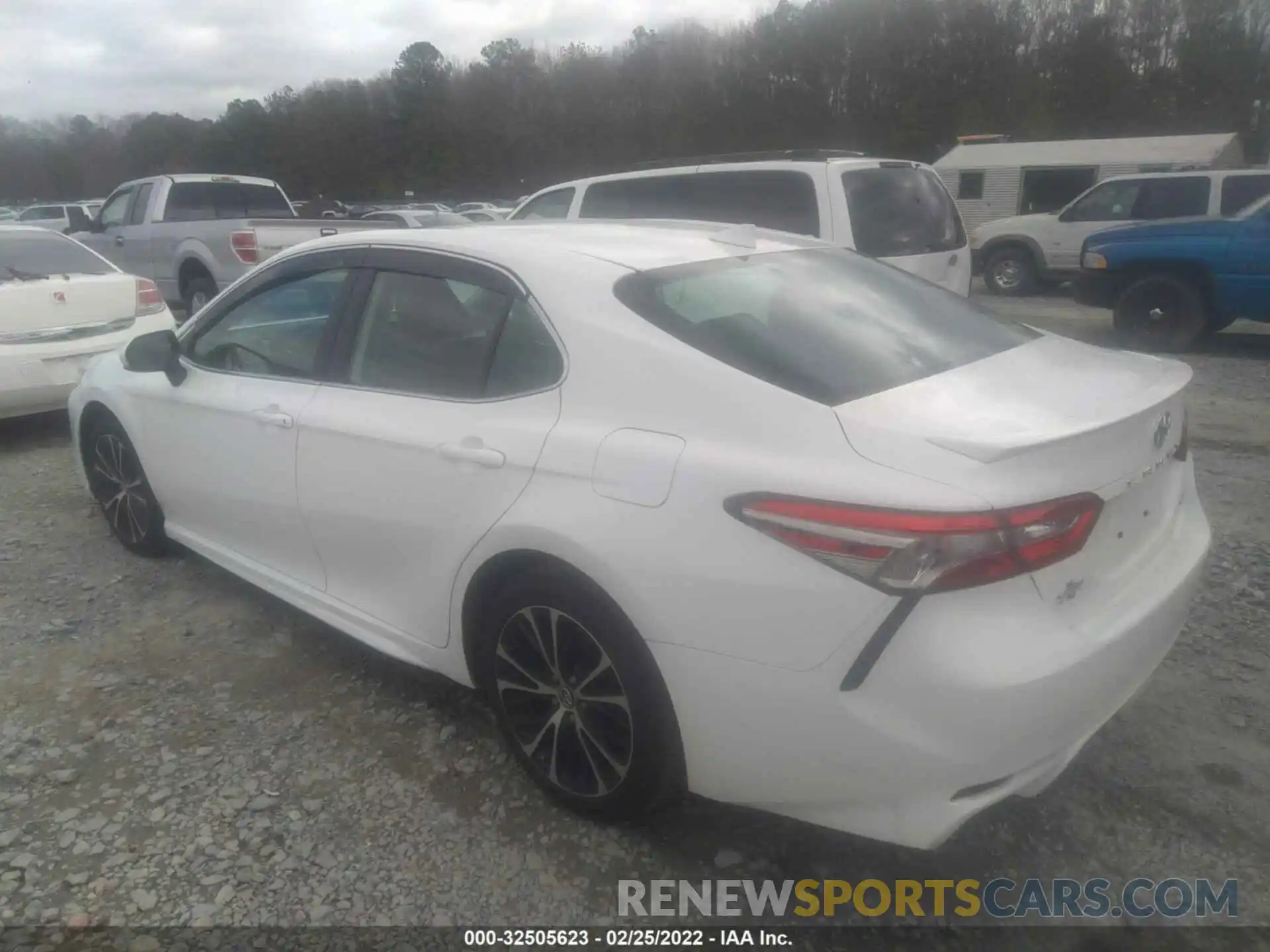 3 Photograph of a damaged car 4T1B11HK0KU200384 TOYOTA CAMRY 2019