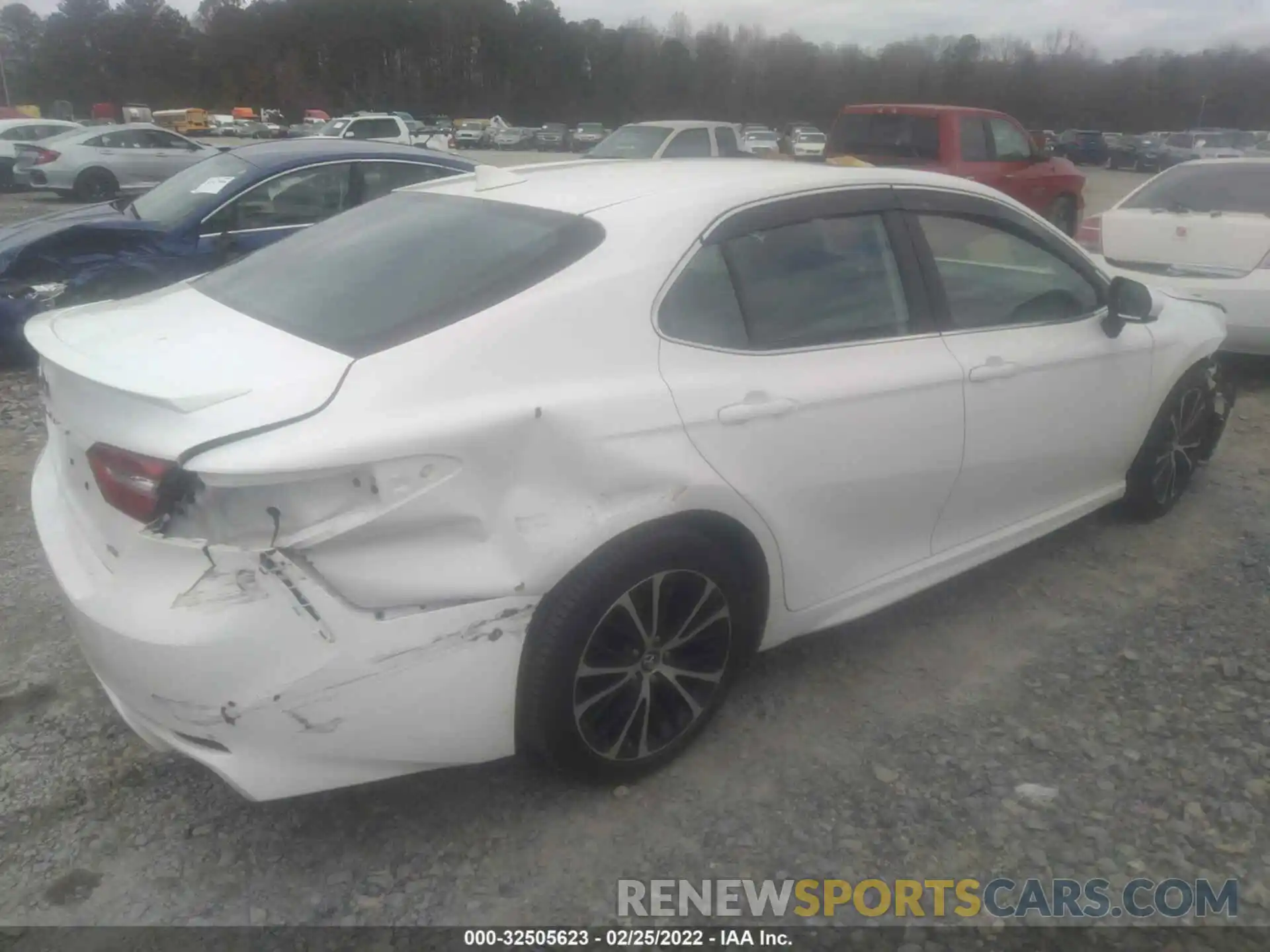 4 Photograph of a damaged car 4T1B11HK0KU200384 TOYOTA CAMRY 2019