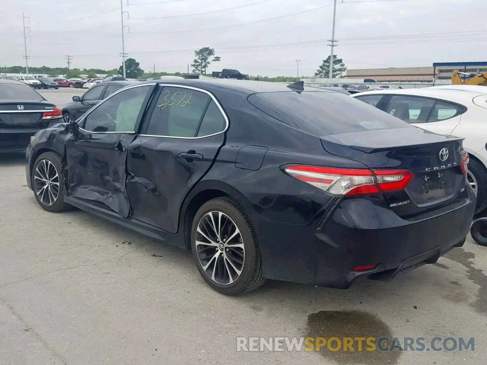 3 Photograph of a damaged car 4T1B11HK0KU200580 TOYOTA CAMRY 2019