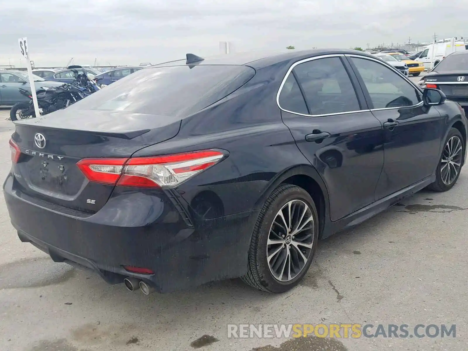 4 Photograph of a damaged car 4T1B11HK0KU200580 TOYOTA CAMRY 2019