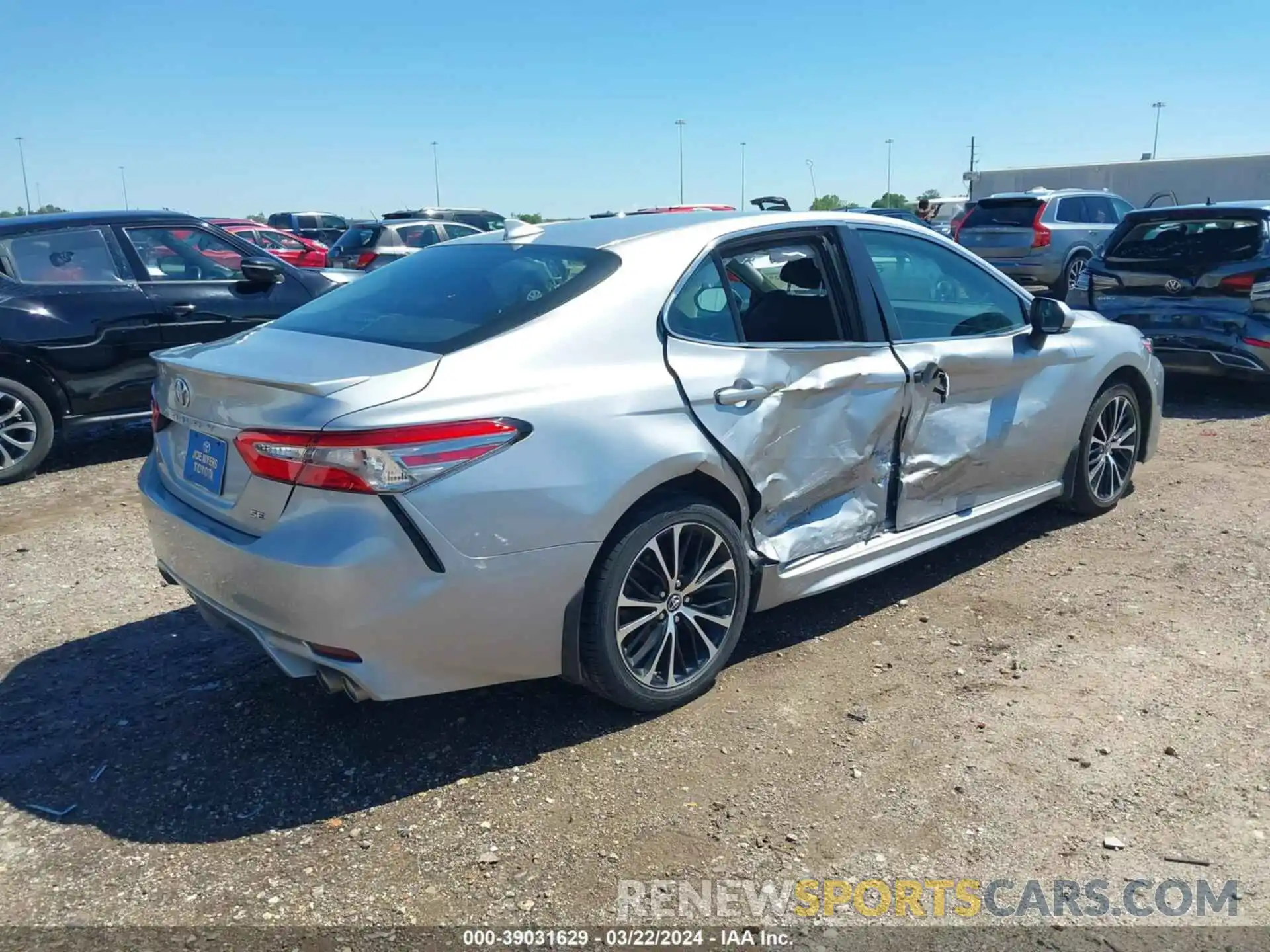 4 Photograph of a damaged car 4T1B11HK0KU202684 TOYOTA CAMRY 2019