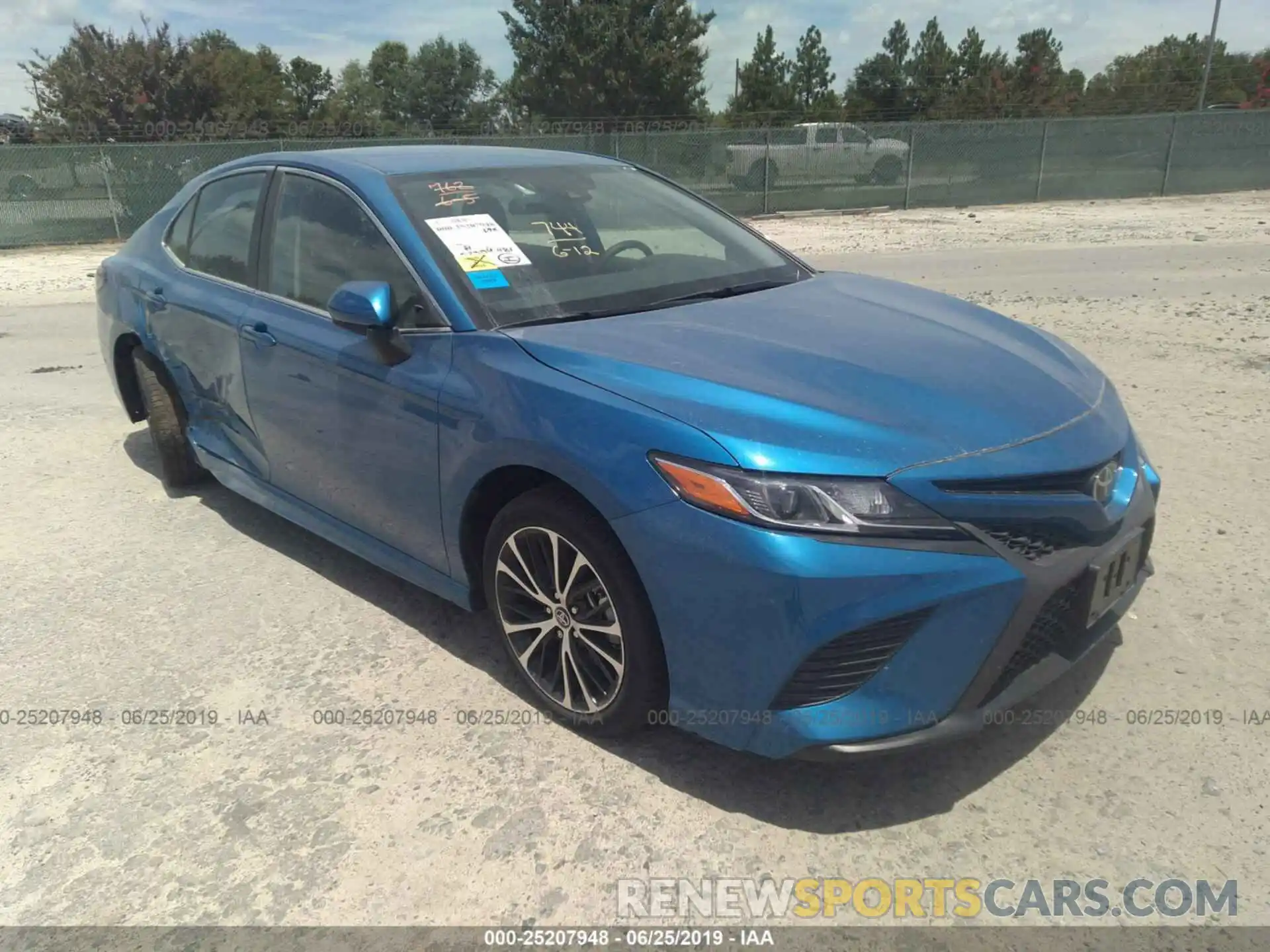 1 Photograph of a damaged car 4T1B11HK0KU203639 TOYOTA CAMRY 2019