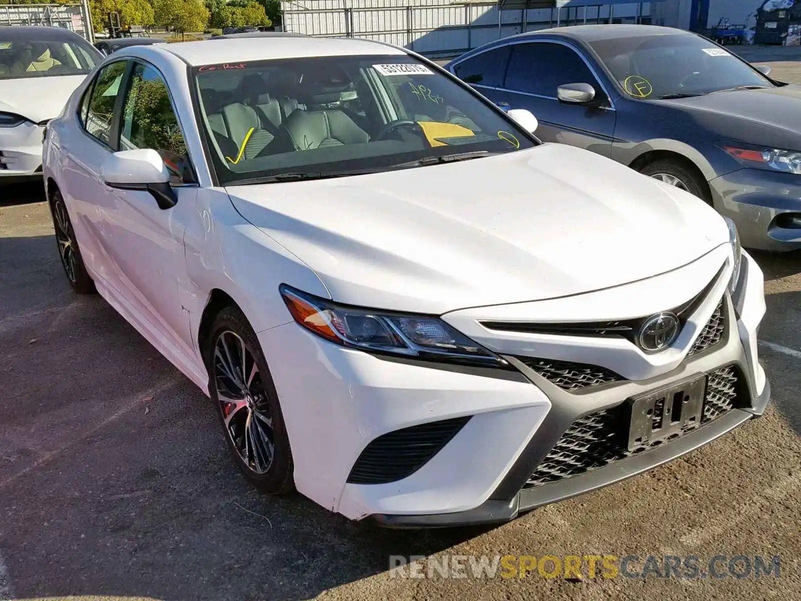 1 Photograph of a damaged car 4T1B11HK0KU204001 TOYOTA CAMRY 2019