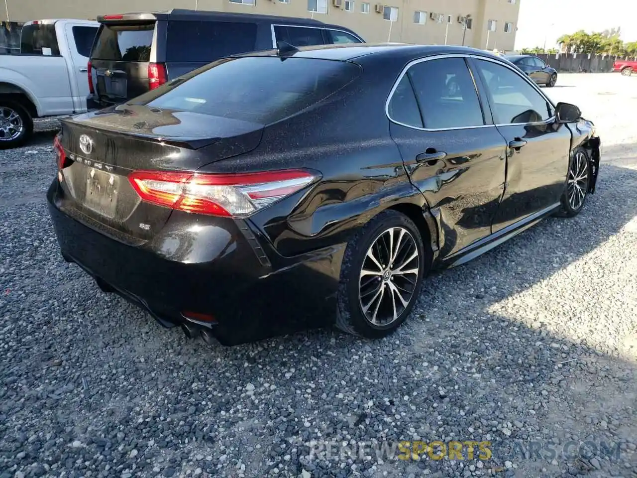 4 Photograph of a damaged car 4T1B11HK0KU204435 TOYOTA CAMRY 2019