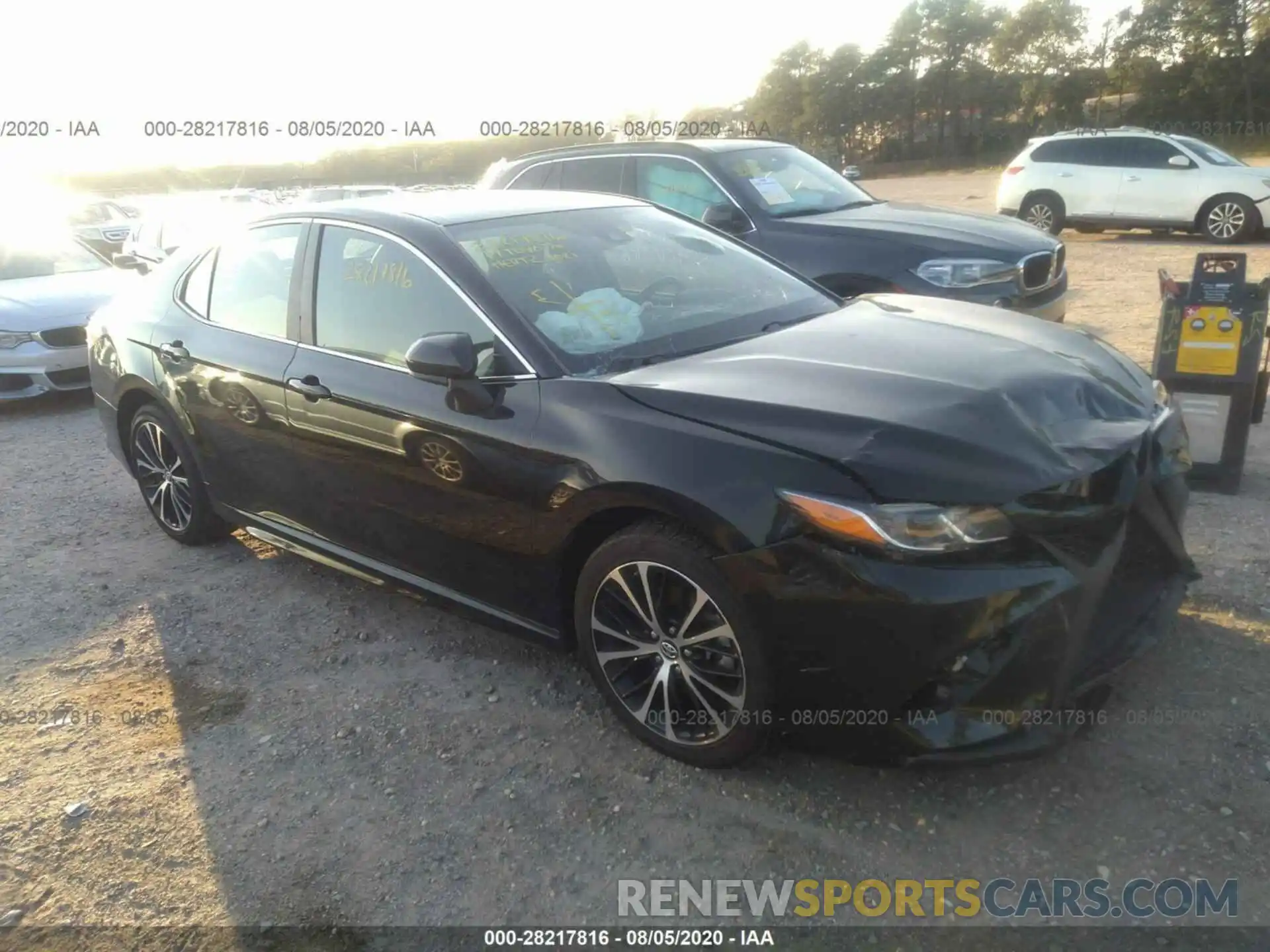 1 Photograph of a damaged car 4T1B11HK0KU205147 TOYOTA CAMRY 2019