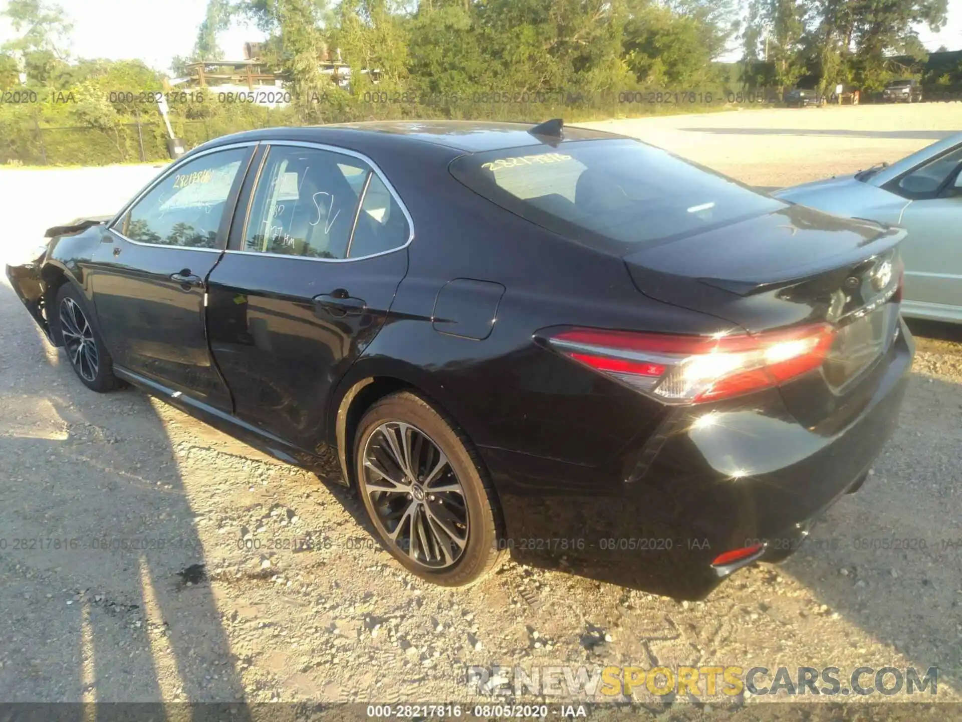 3 Photograph of a damaged car 4T1B11HK0KU205147 TOYOTA CAMRY 2019