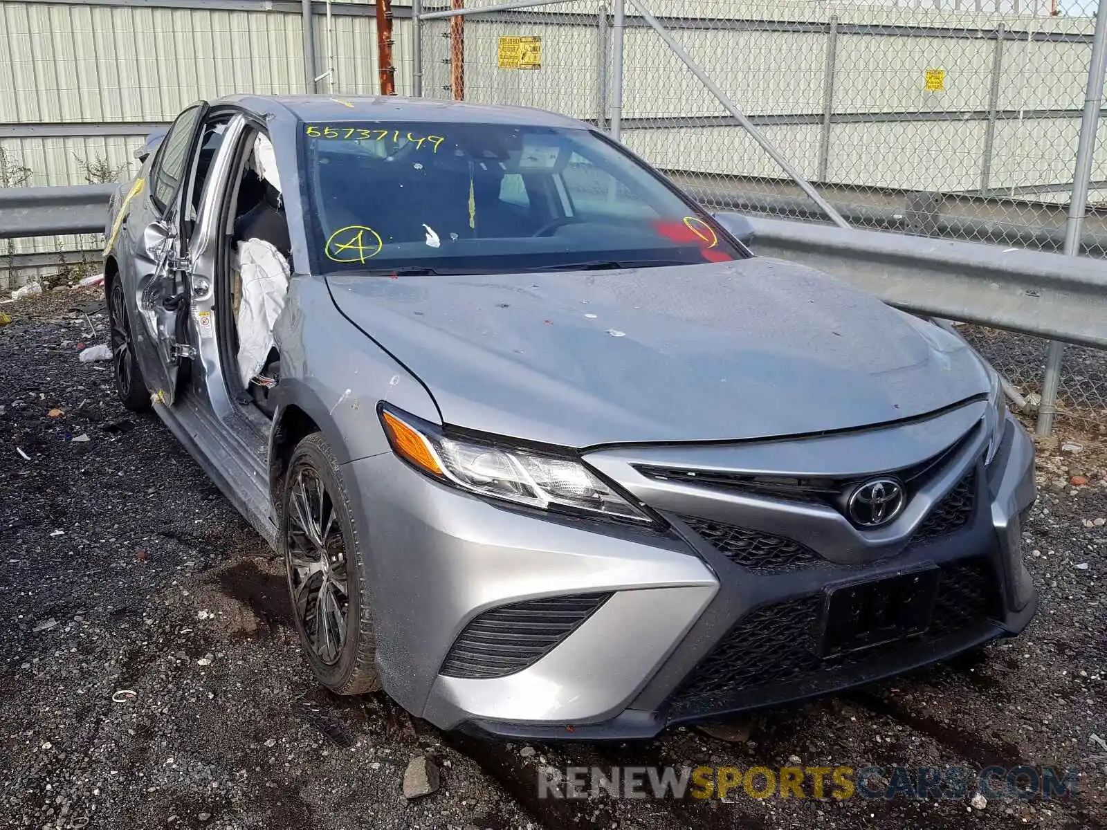 1 Photograph of a damaged car 4T1B11HK0KU205746 TOYOTA CAMRY 2019