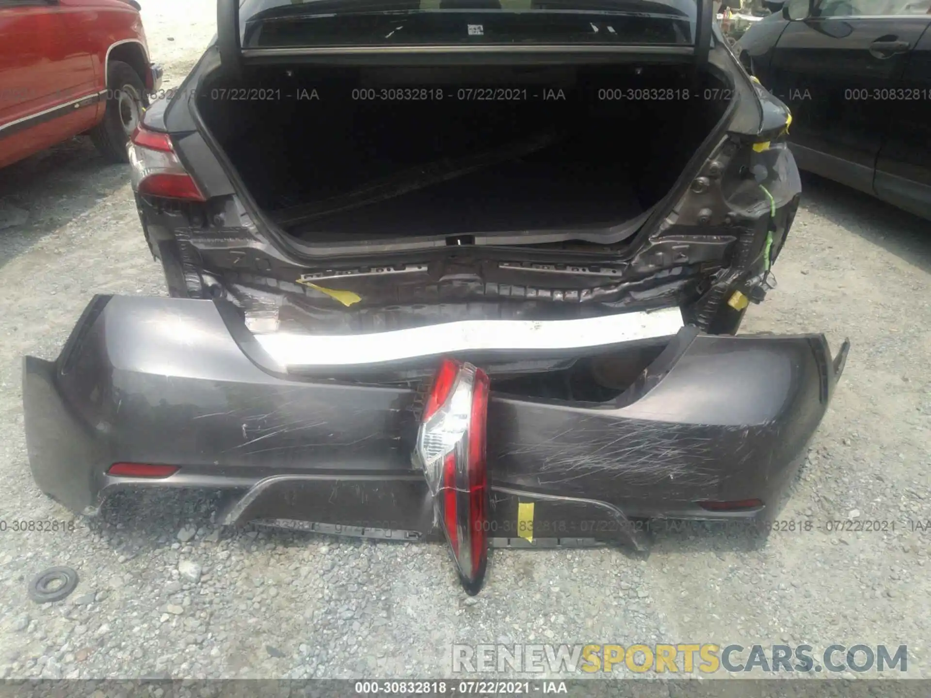 12 Photograph of a damaged car 4T1B11HK0KU206301 TOYOTA CAMRY 2019