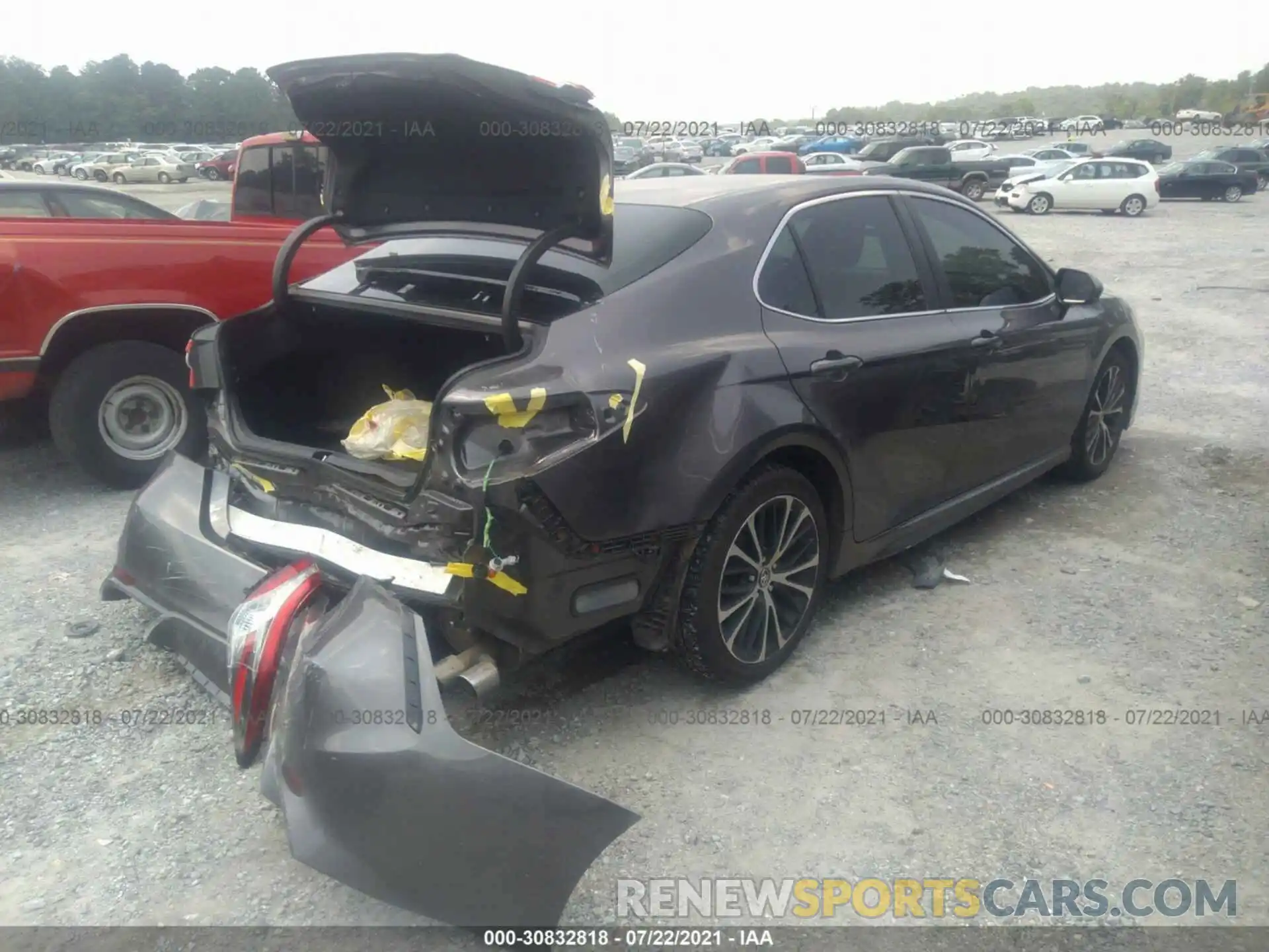 4 Photograph of a damaged car 4T1B11HK0KU206301 TOYOTA CAMRY 2019