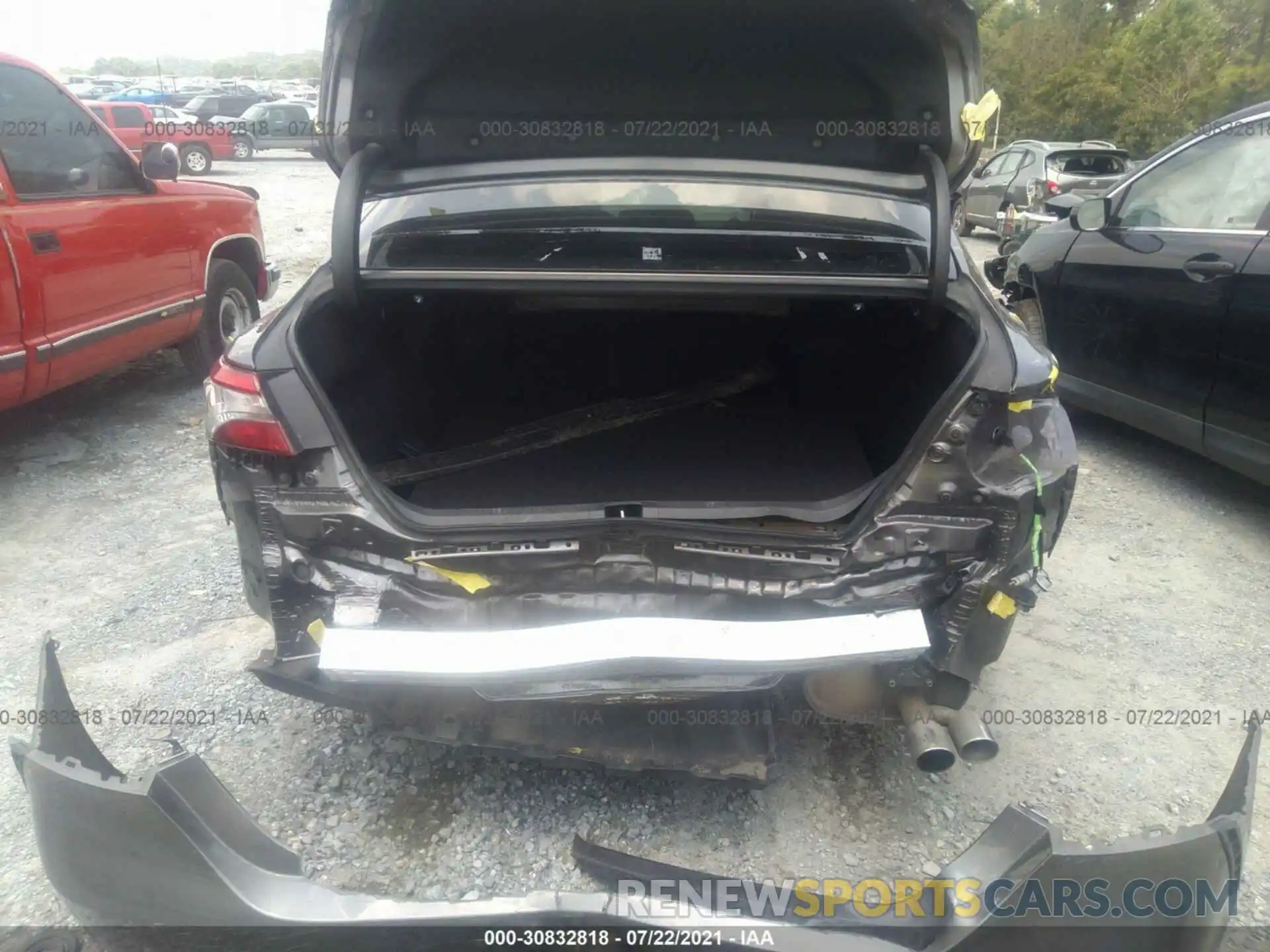 6 Photograph of a damaged car 4T1B11HK0KU206301 TOYOTA CAMRY 2019