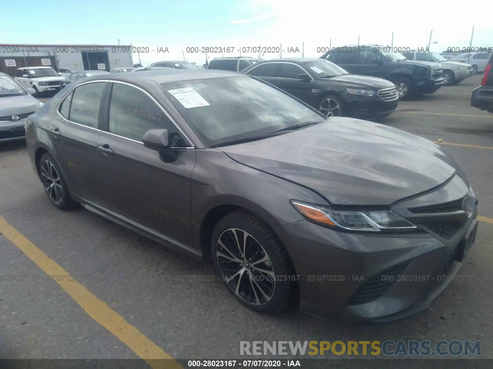 1 Photograph of a damaged car 4T1B11HK0KU206587 TOYOTA CAMRY 2019