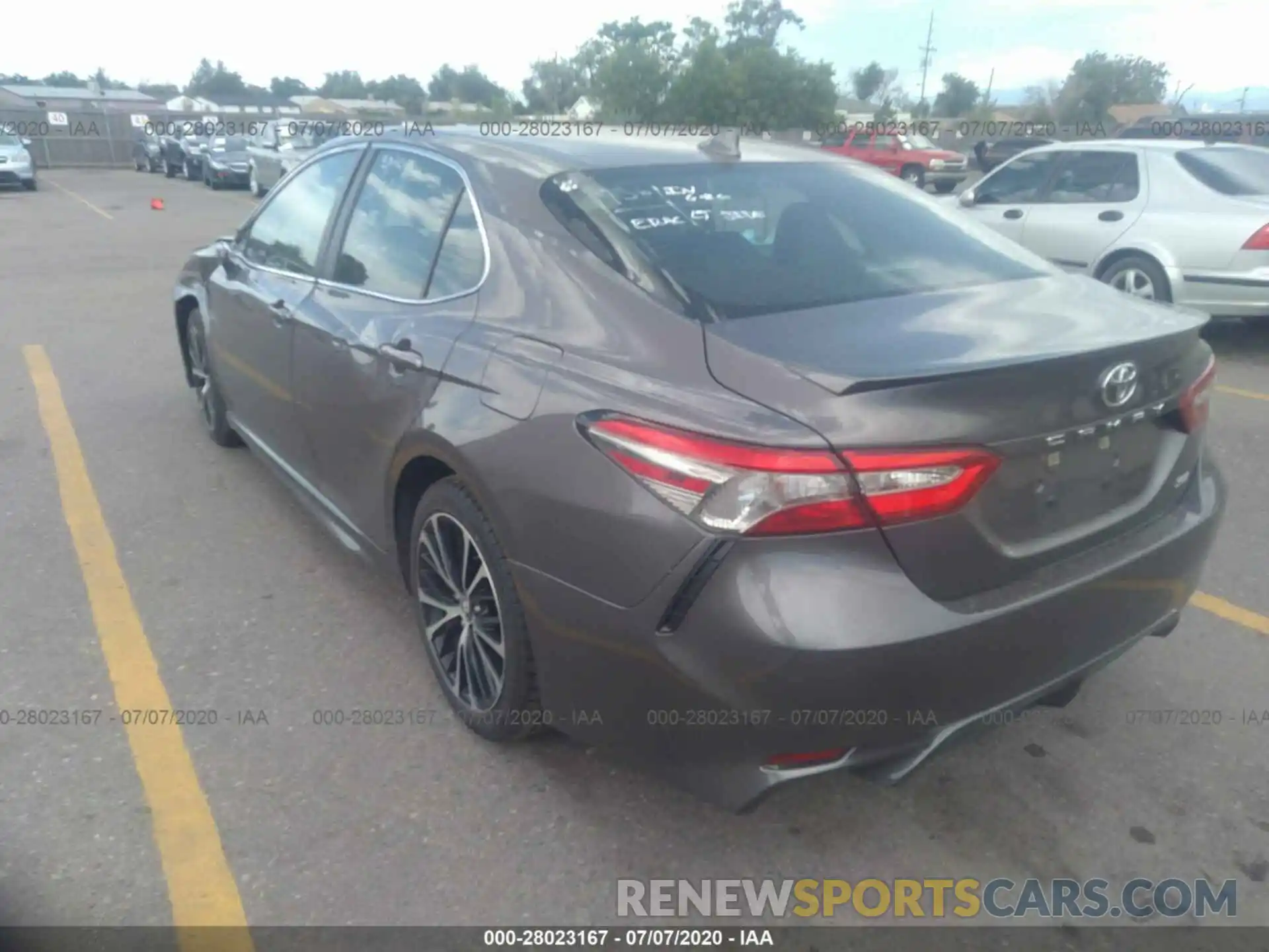 3 Photograph of a damaged car 4T1B11HK0KU206587 TOYOTA CAMRY 2019