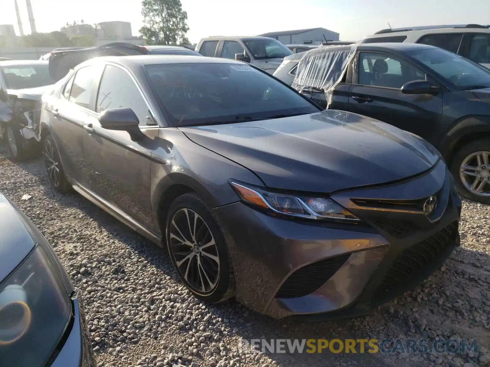 1 Photograph of a damaged car 4T1B11HK0KU207982 TOYOTA CAMRY 2019