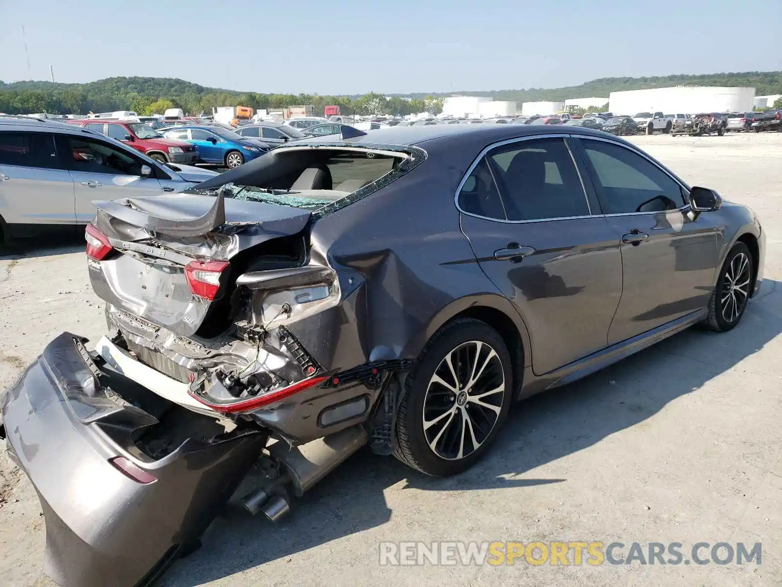 4 Photograph of a damaged car 4T1B11HK0KU207982 TOYOTA CAMRY 2019