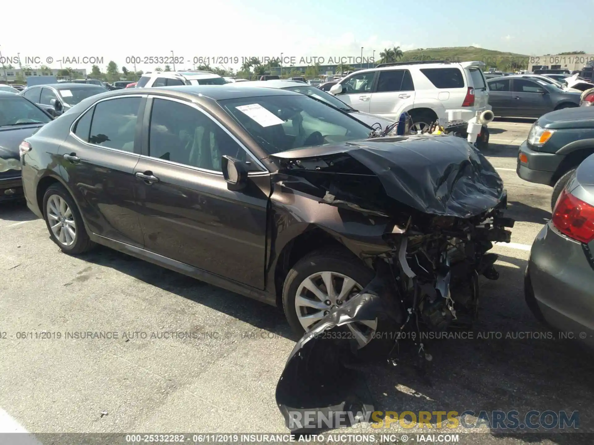 1 Photograph of a damaged car 4T1B11HK0KU208386 TOYOTA CAMRY 2019