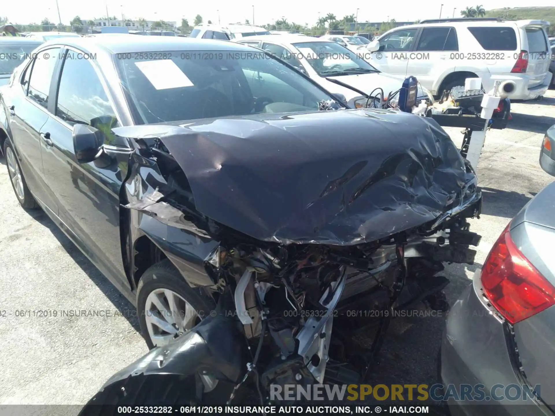 6 Photograph of a damaged car 4T1B11HK0KU208386 TOYOTA CAMRY 2019