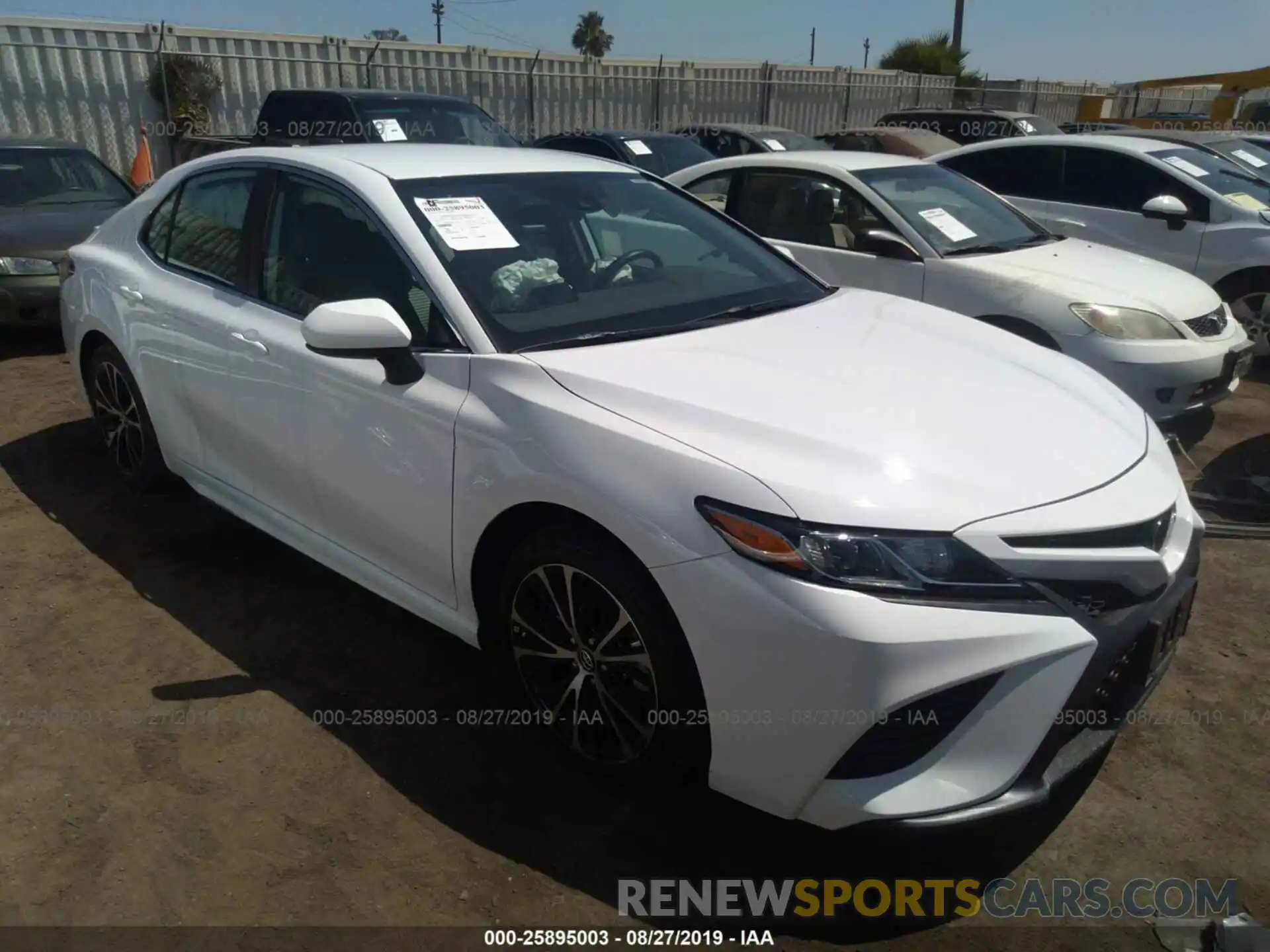 1 Photograph of a damaged car 4T1B11HK0KU210171 TOYOTA CAMRY 2019