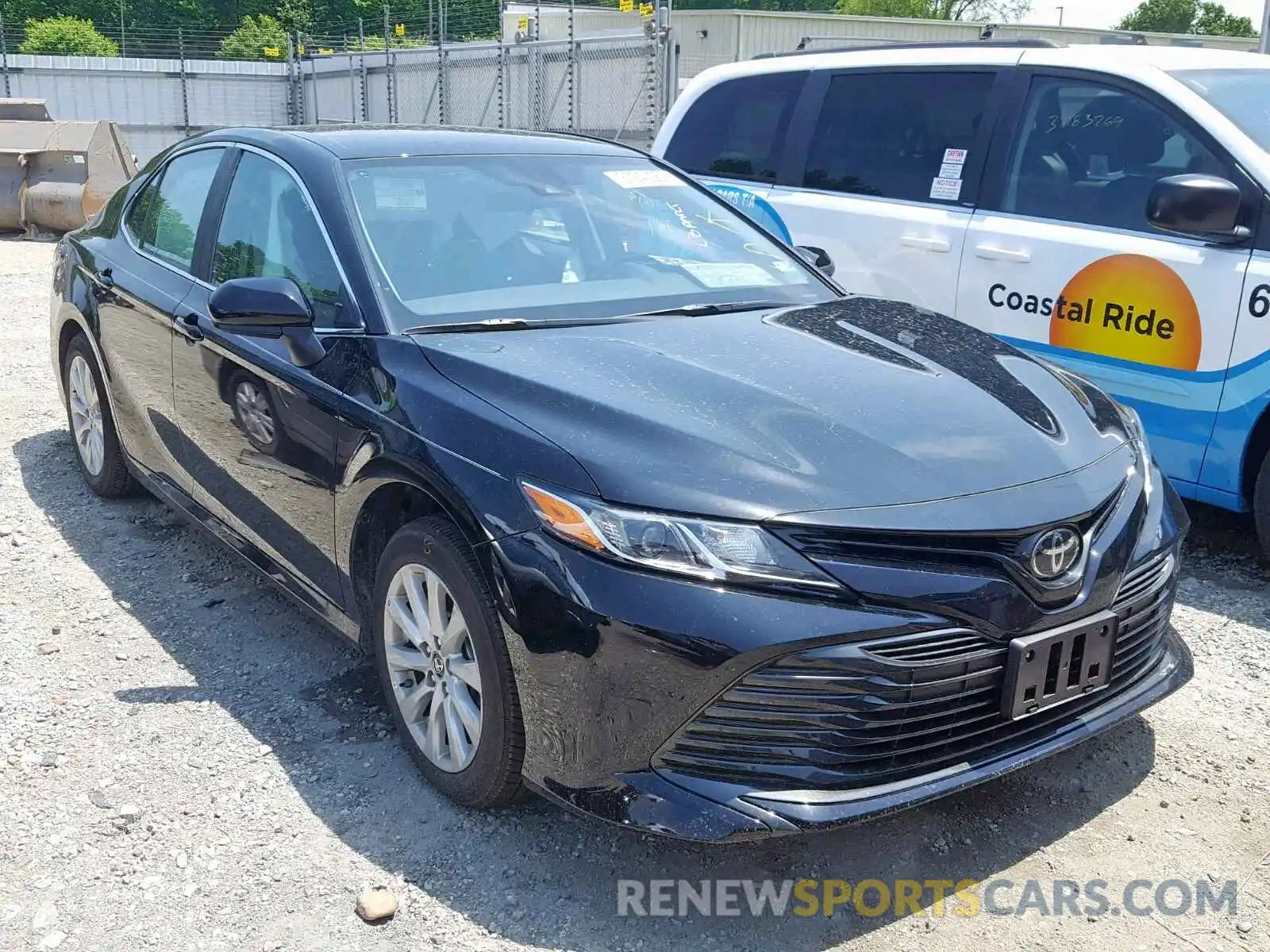 1 Photograph of a damaged car 4T1B11HK0KU213667 TOYOTA CAMRY 2019