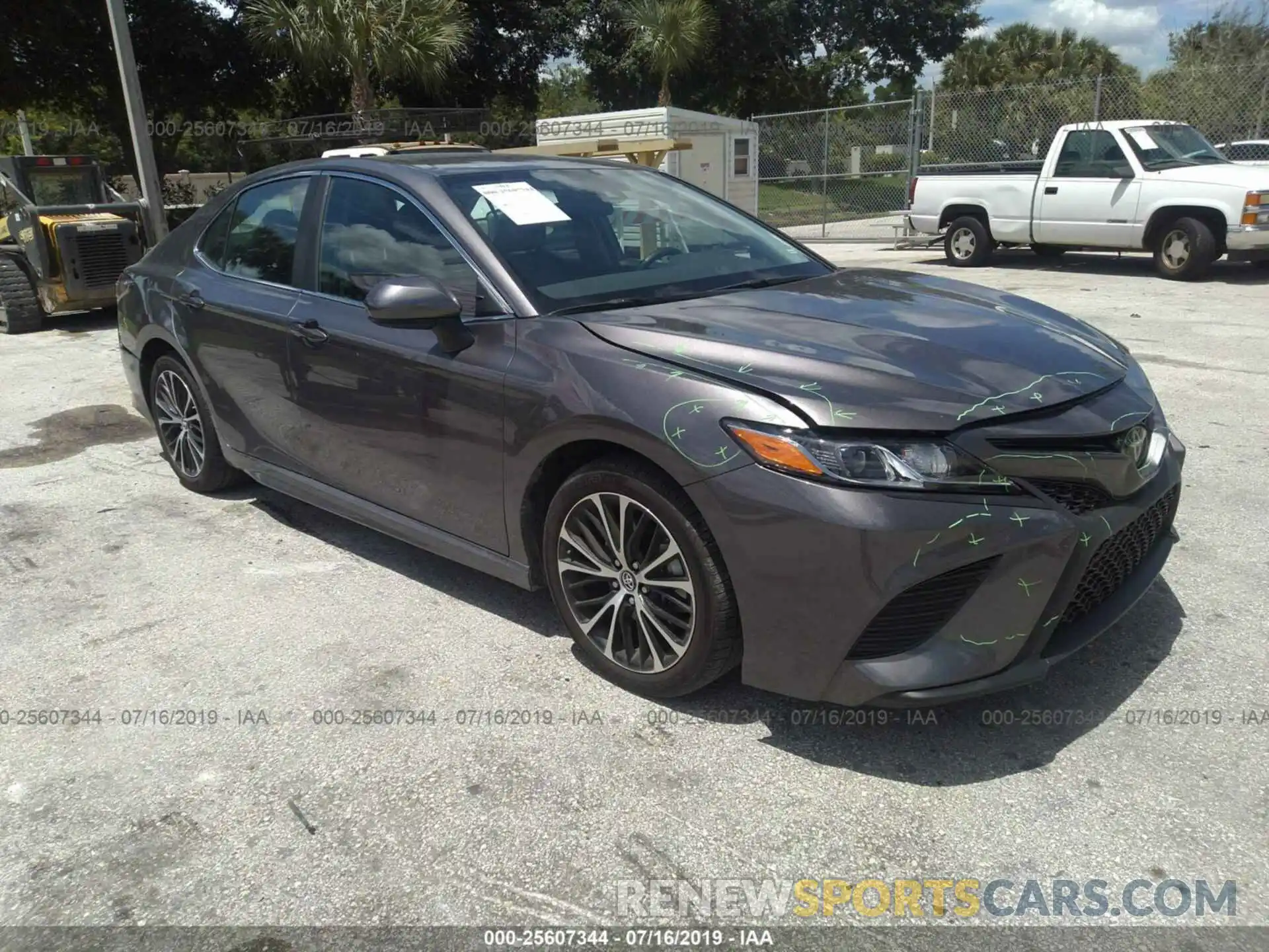 1 Photograph of a damaged car 4T1B11HK0KU218111 TOYOTA CAMRY 2019