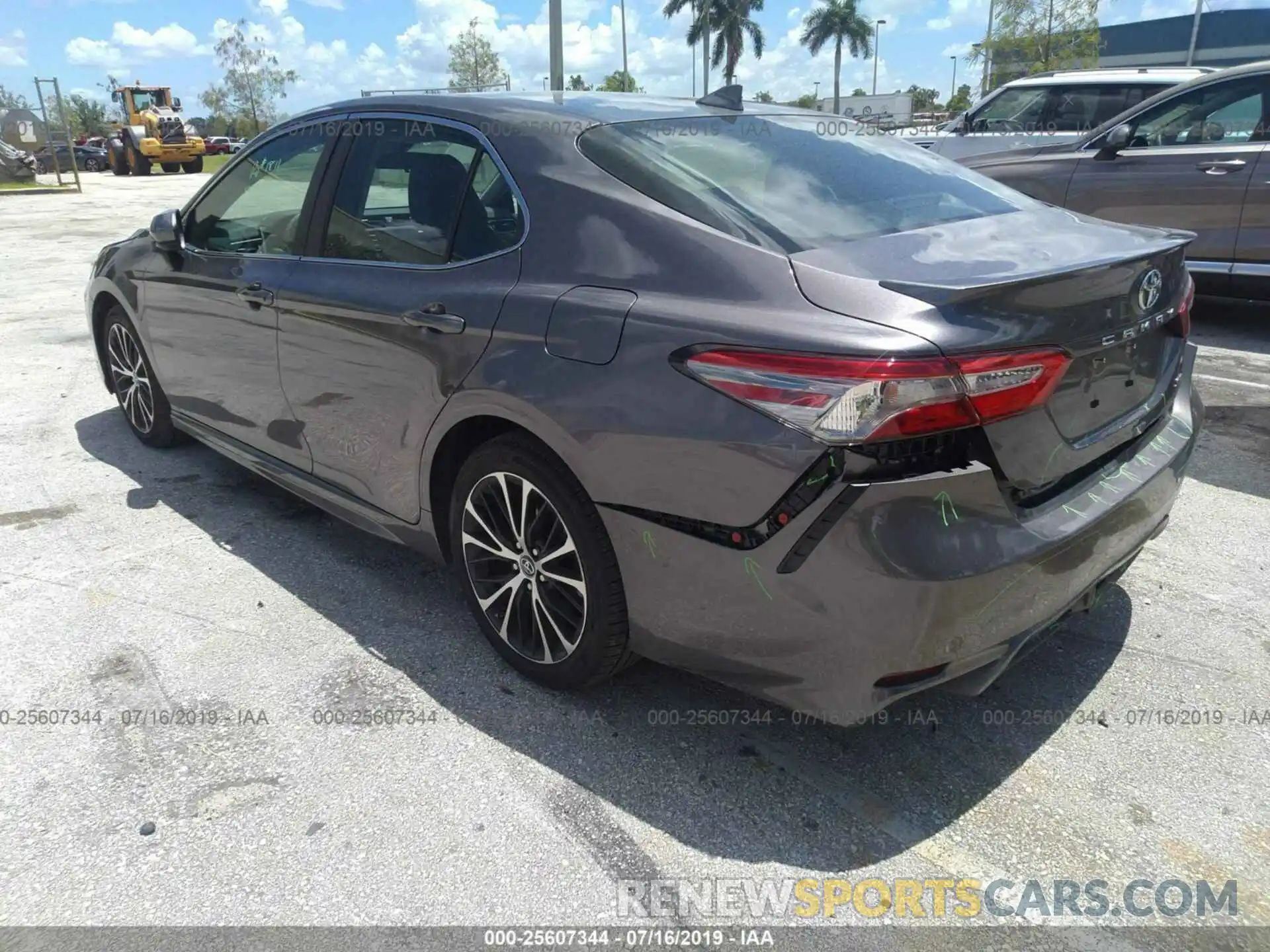 3 Photograph of a damaged car 4T1B11HK0KU218111 TOYOTA CAMRY 2019