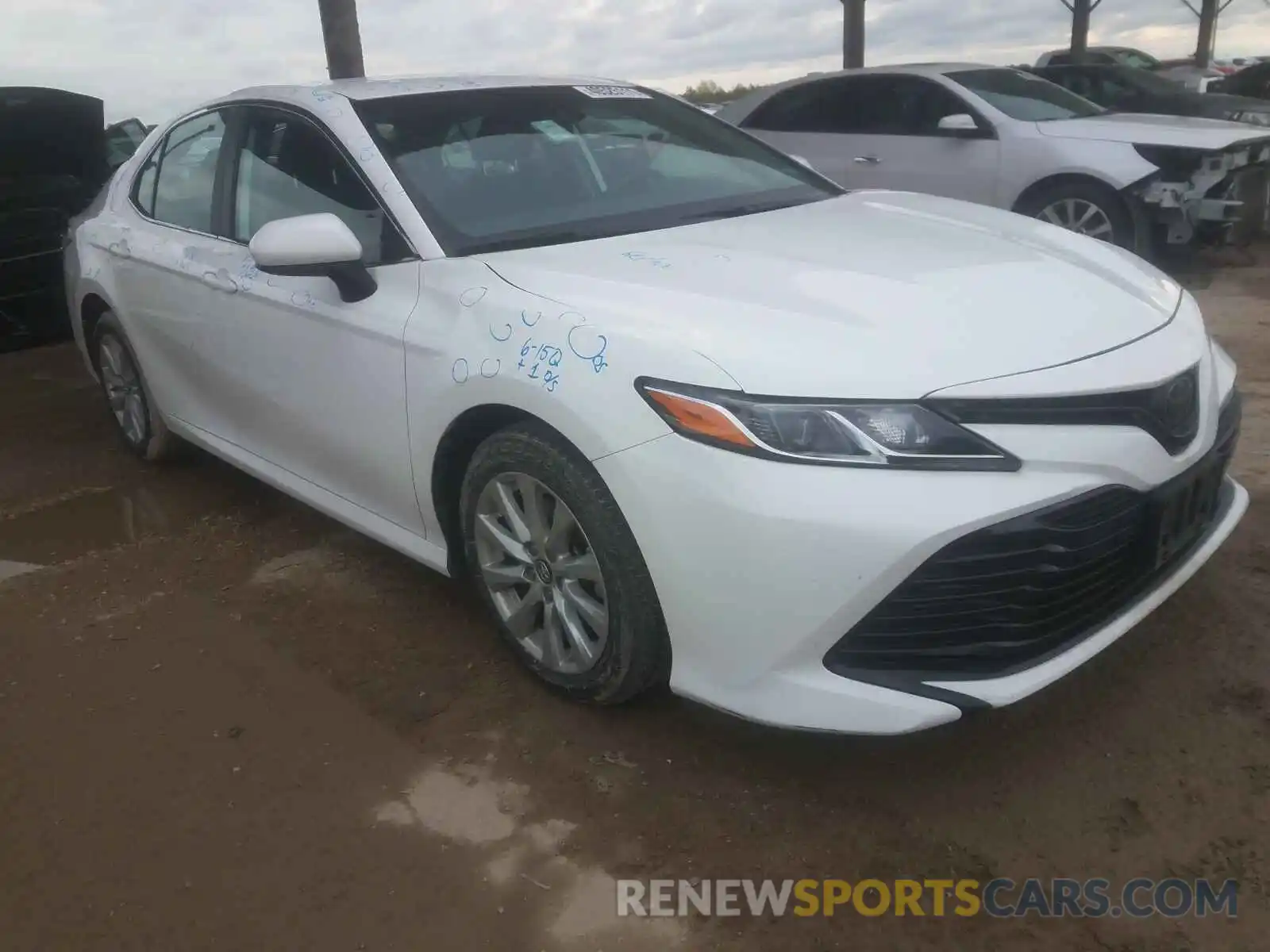 1 Photograph of a damaged car 4T1B11HK0KU218450 TOYOTA CAMRY 2019