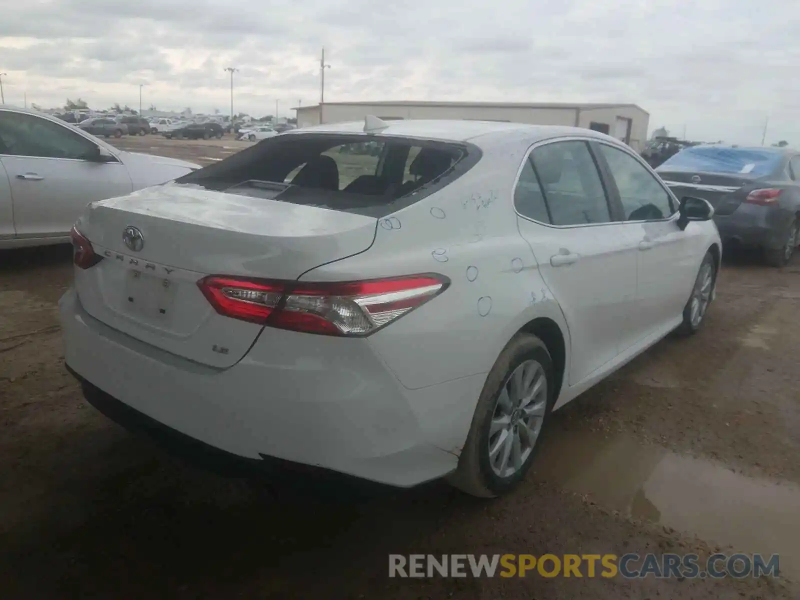 4 Фотография поврежденного автомобиля 4T1B11HK0KU218450 TOYOTA CAMRY 2019