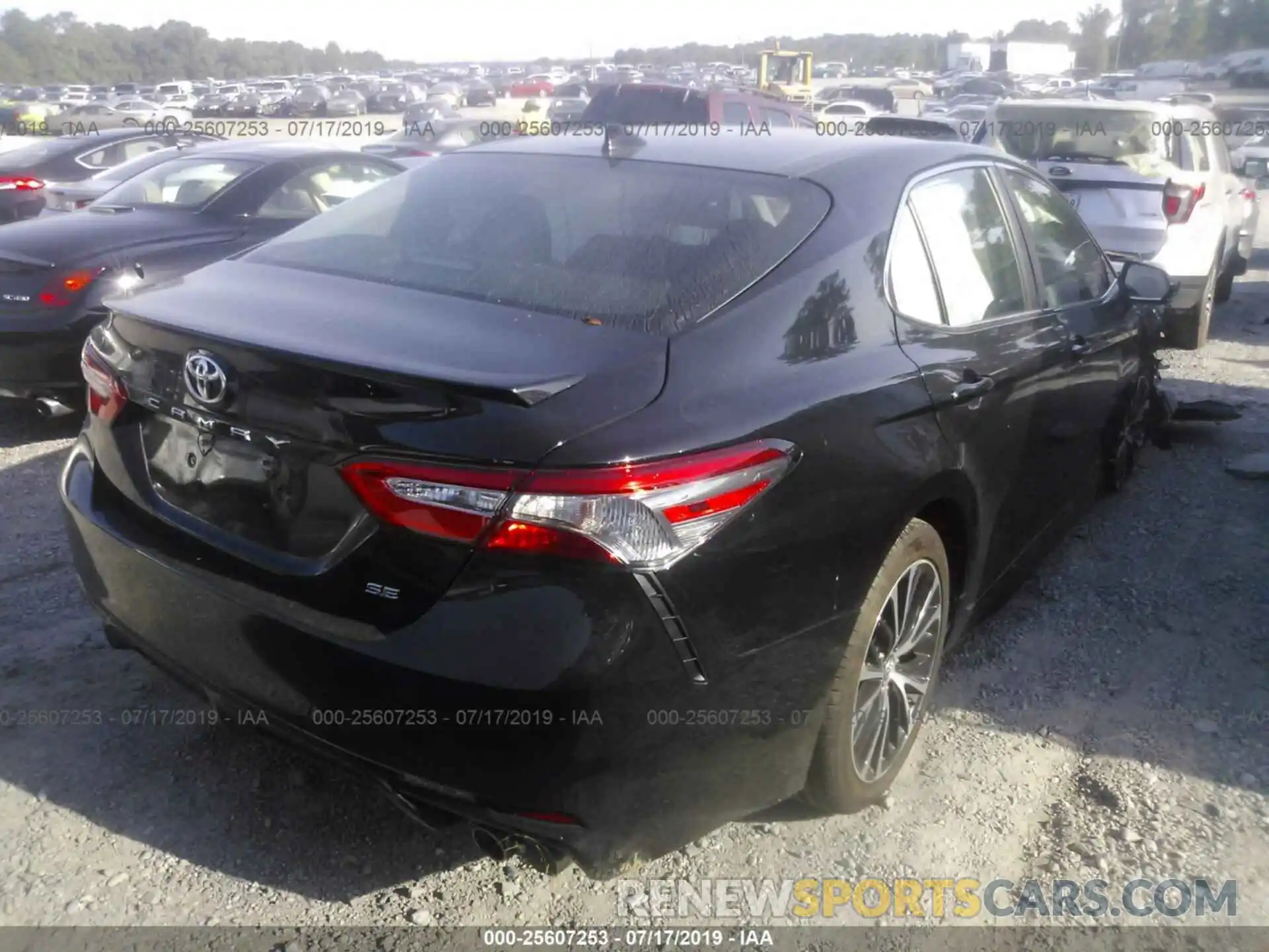 4 Photograph of a damaged car 4T1B11HK0KU219324 TOYOTA CAMRY 2019