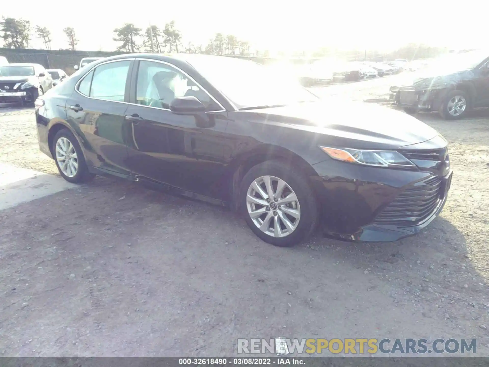 1 Photograph of a damaged car 4T1B11HK0KU220571 TOYOTA CAMRY 2019