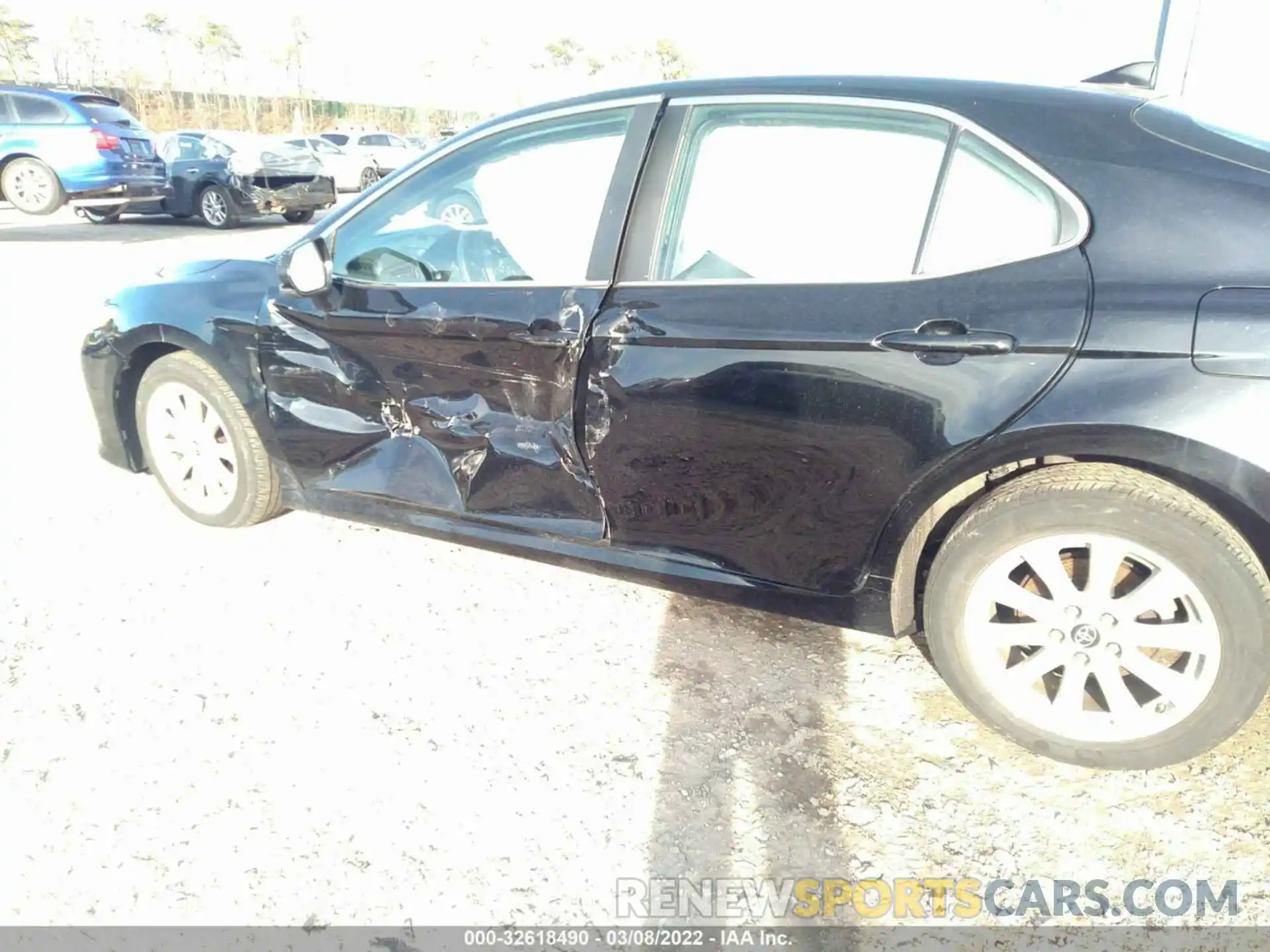 6 Photograph of a damaged car 4T1B11HK0KU220571 TOYOTA CAMRY 2019