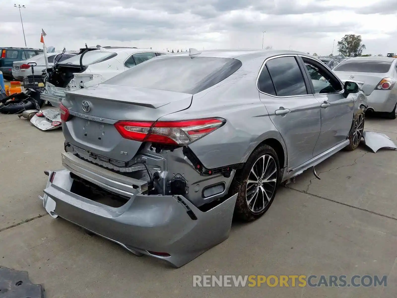 4 Photograph of a damaged car 4T1B11HK0KU220666 TOYOTA CAMRY 2019