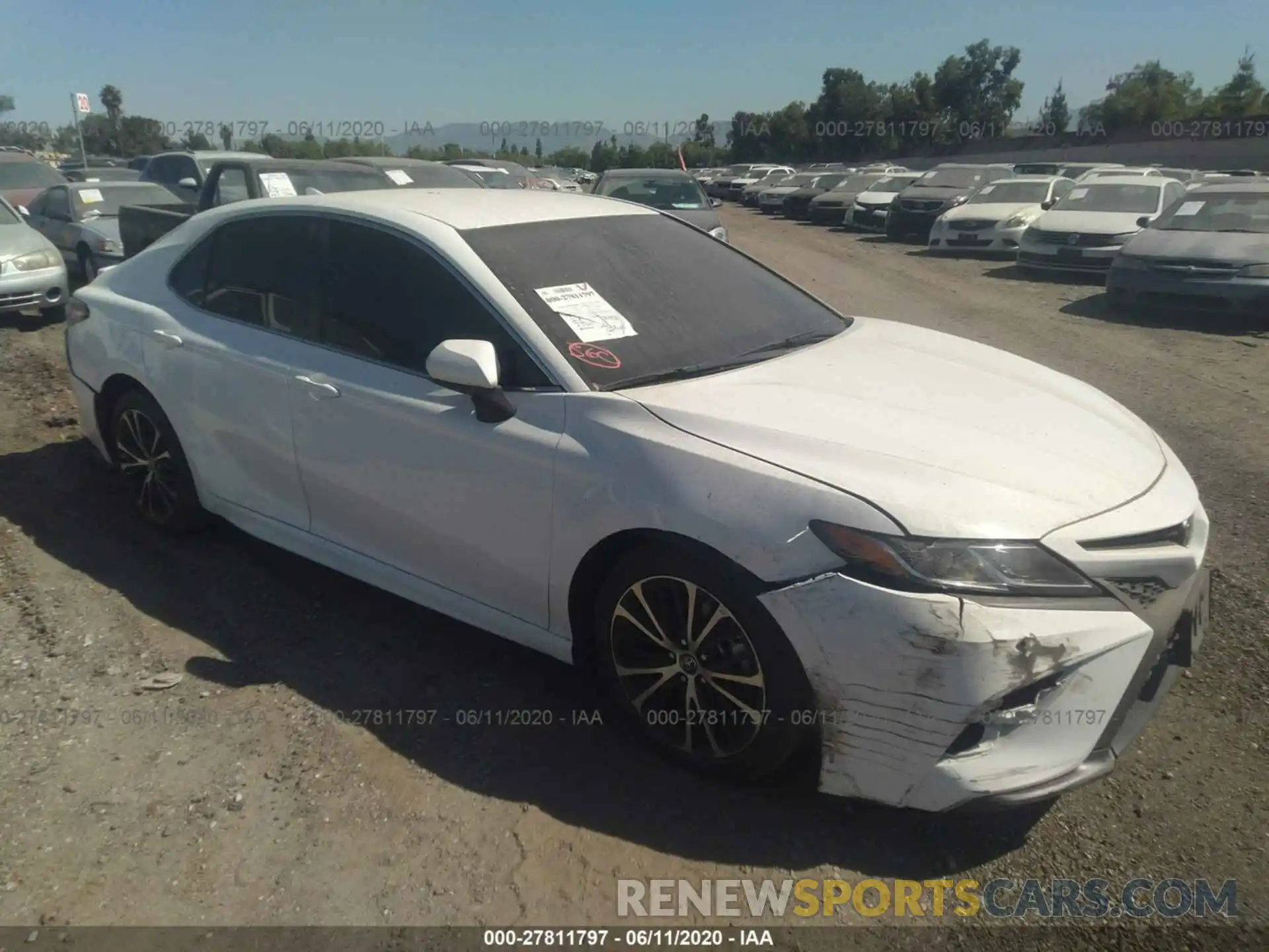 1 Photograph of a damaged car 4T1B11HK0KU224040 TOYOTA CAMRY 2019