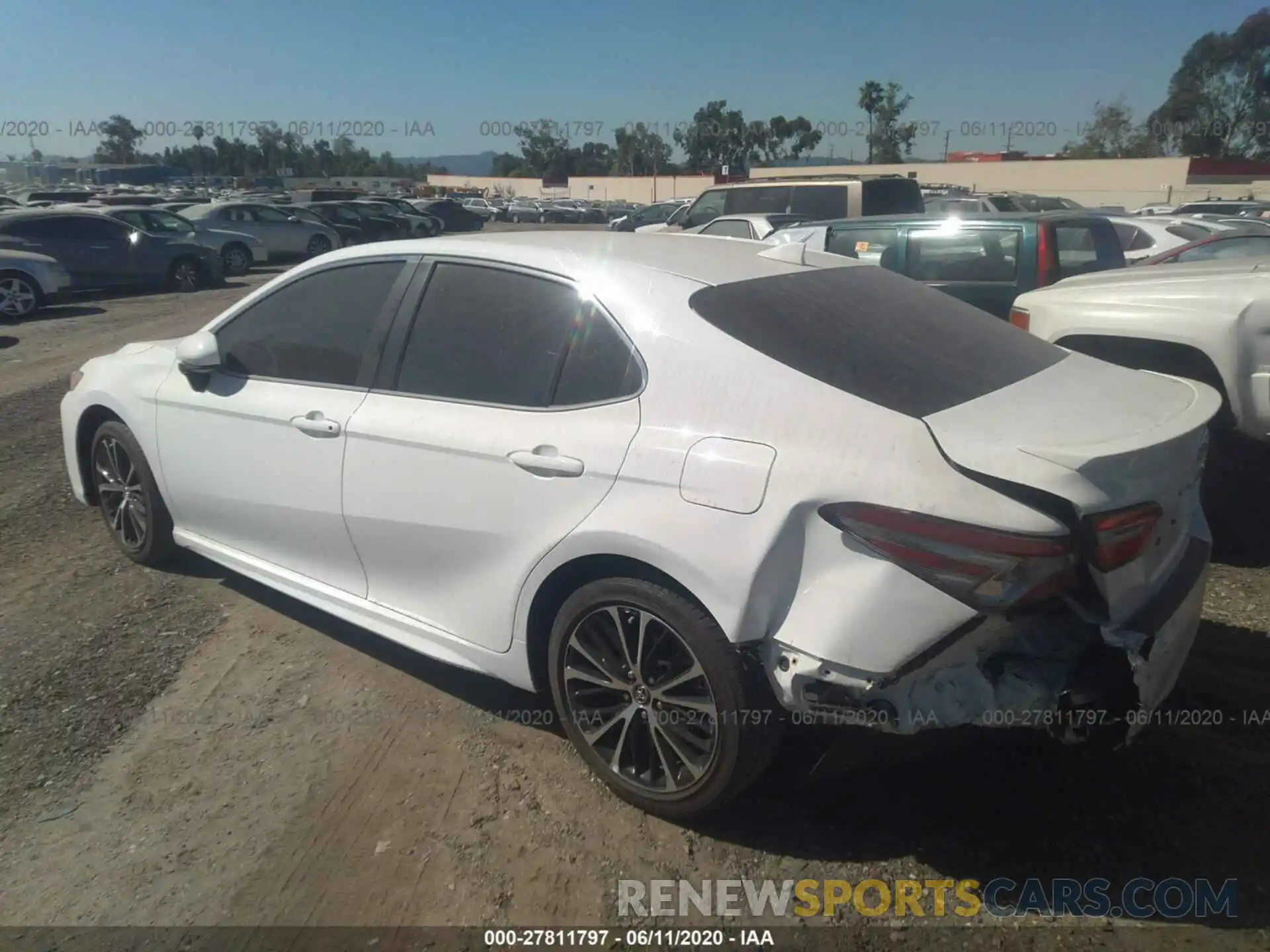 3 Photograph of a damaged car 4T1B11HK0KU224040 TOYOTA CAMRY 2019