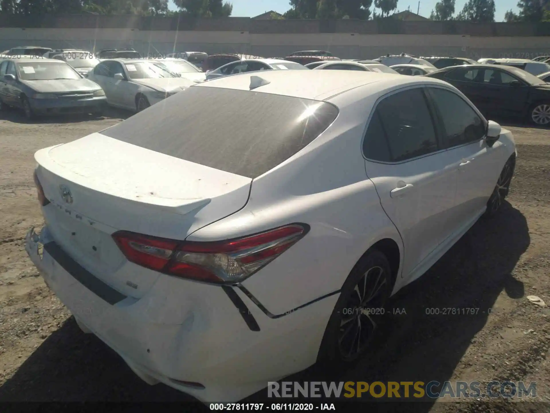 4 Photograph of a damaged car 4T1B11HK0KU224040 TOYOTA CAMRY 2019