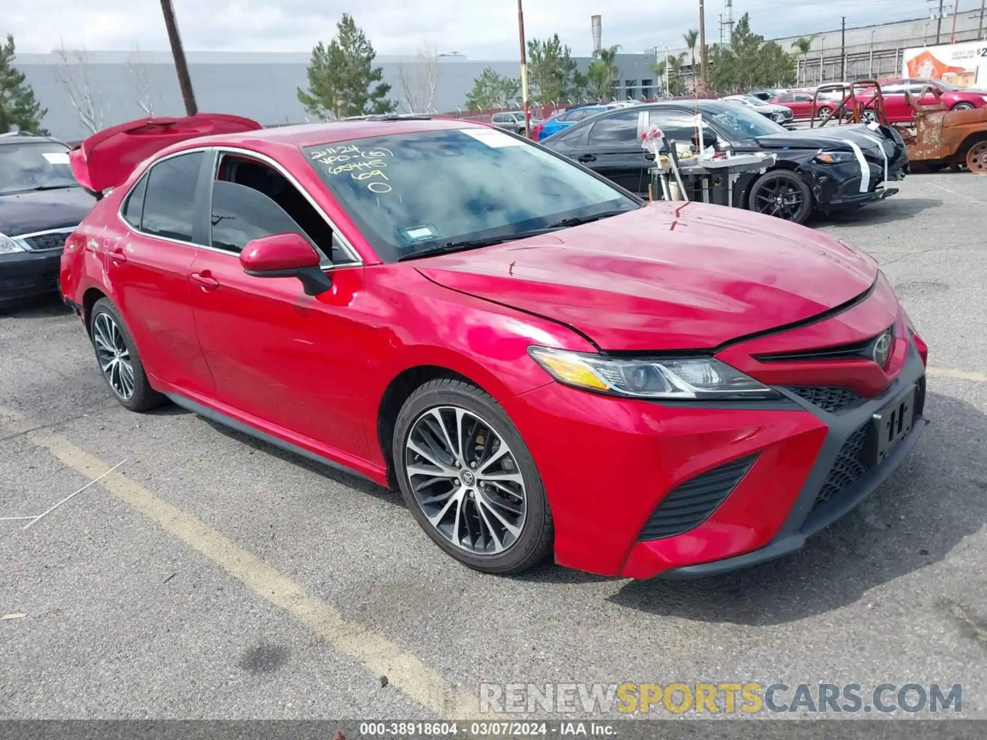 1 Photograph of a damaged car 4T1B11HK0KU225155 TOYOTA CAMRY 2019