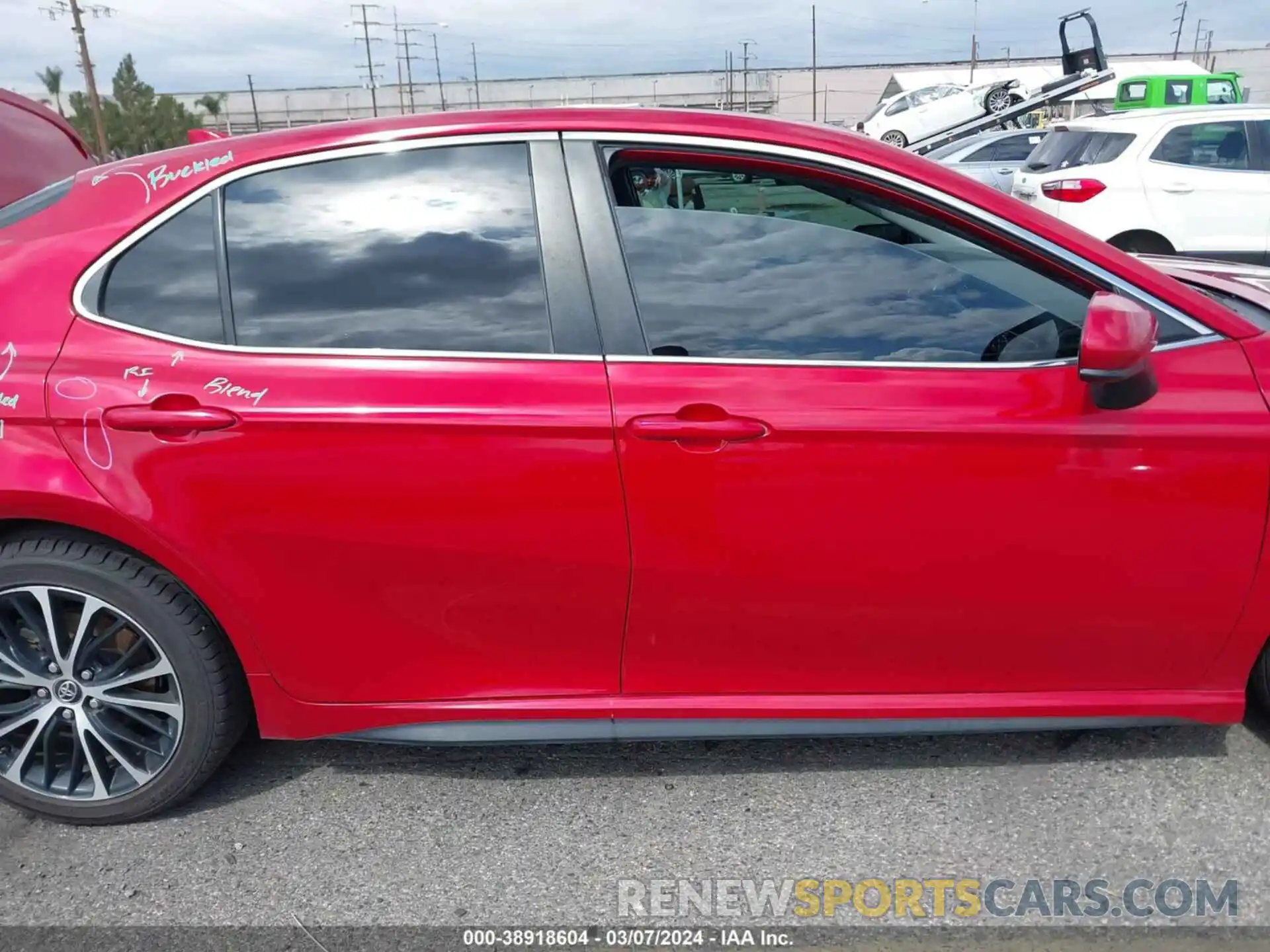 14 Photograph of a damaged car 4T1B11HK0KU225155 TOYOTA CAMRY 2019