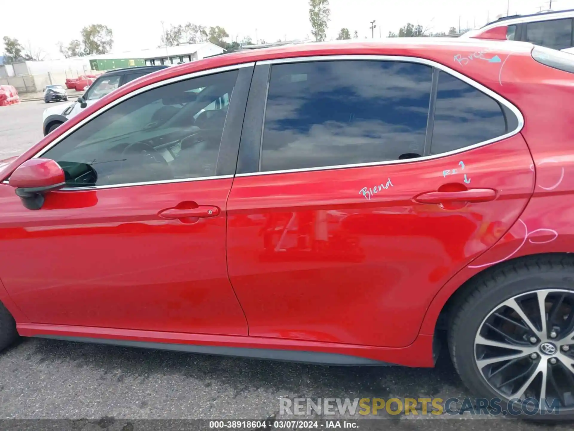 15 Photograph of a damaged car 4T1B11HK0KU225155 TOYOTA CAMRY 2019