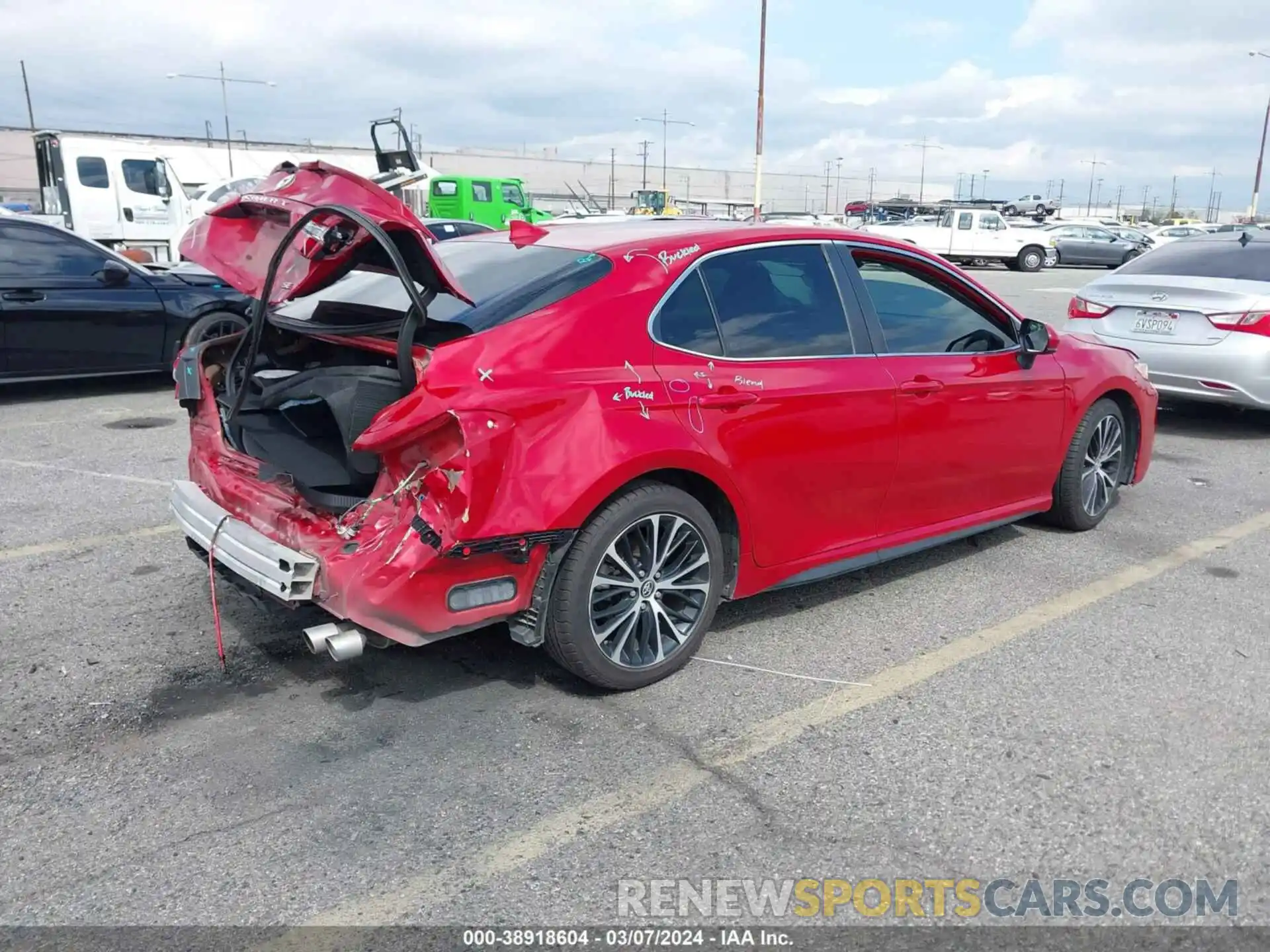 4 Photograph of a damaged car 4T1B11HK0KU225155 TOYOTA CAMRY 2019