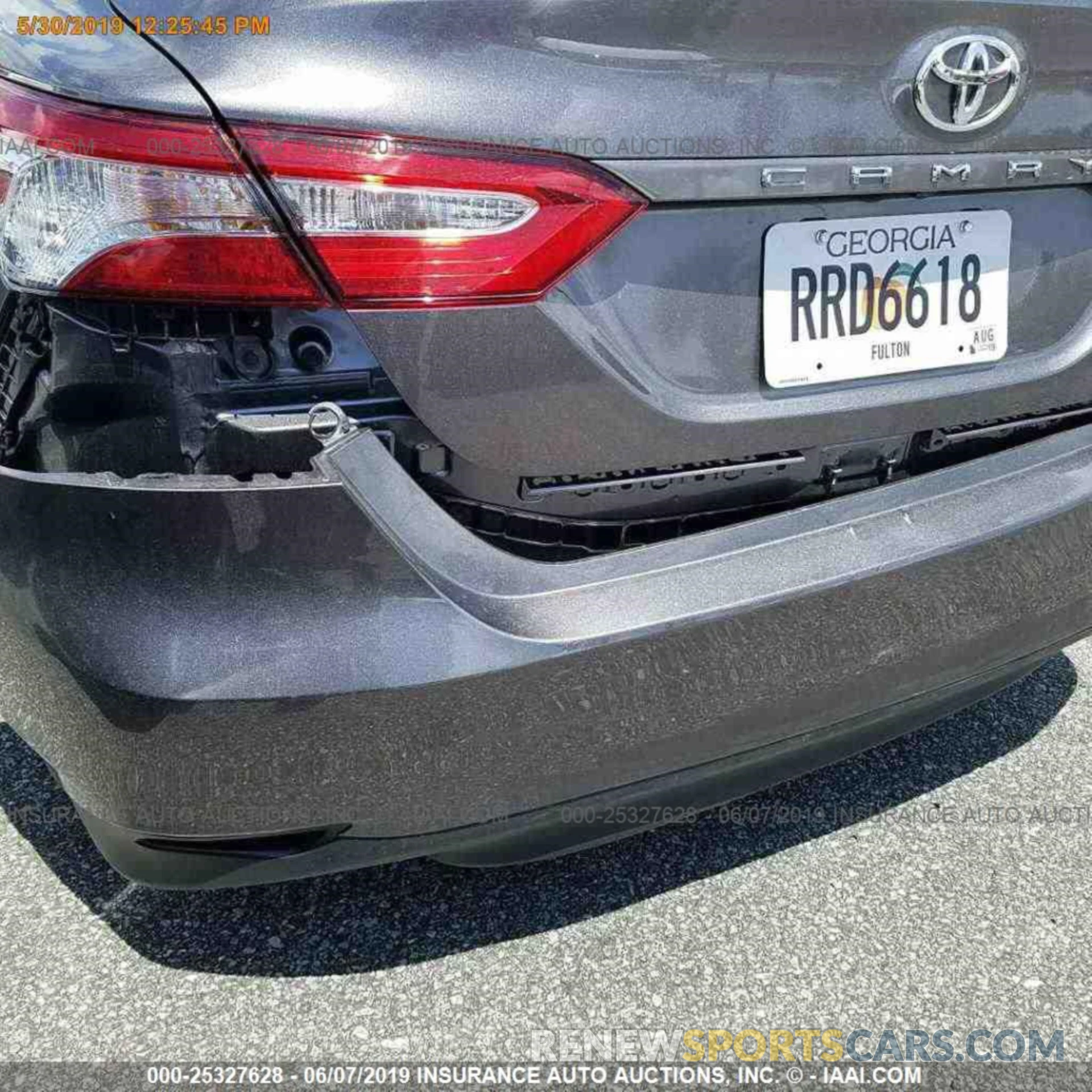 12 Photograph of a damaged car 4T1B11HK0KU227021 TOYOTA CAMRY 2019