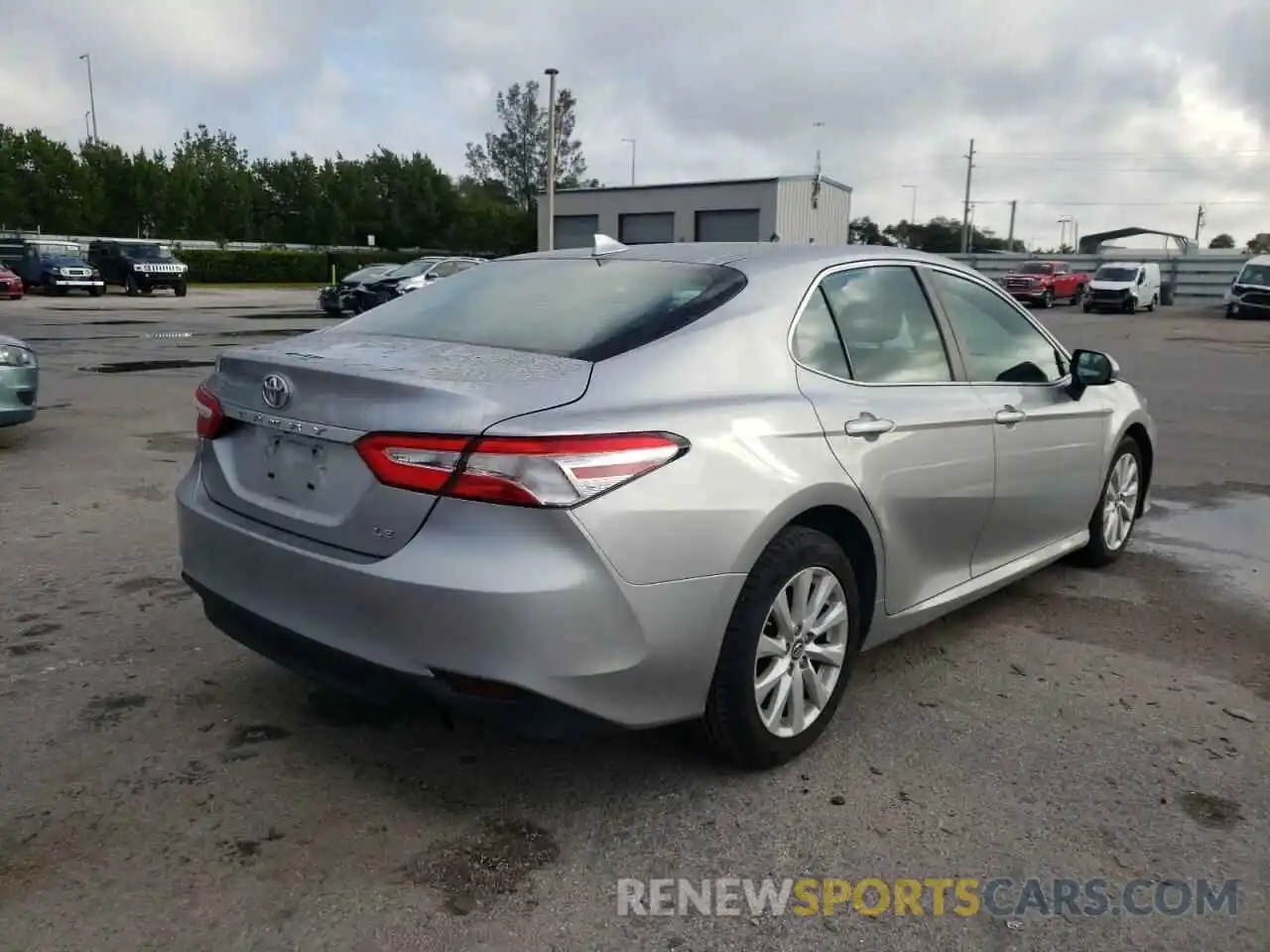 4 Photograph of a damaged car 4T1B11HK0KU230890 TOYOTA CAMRY 2019