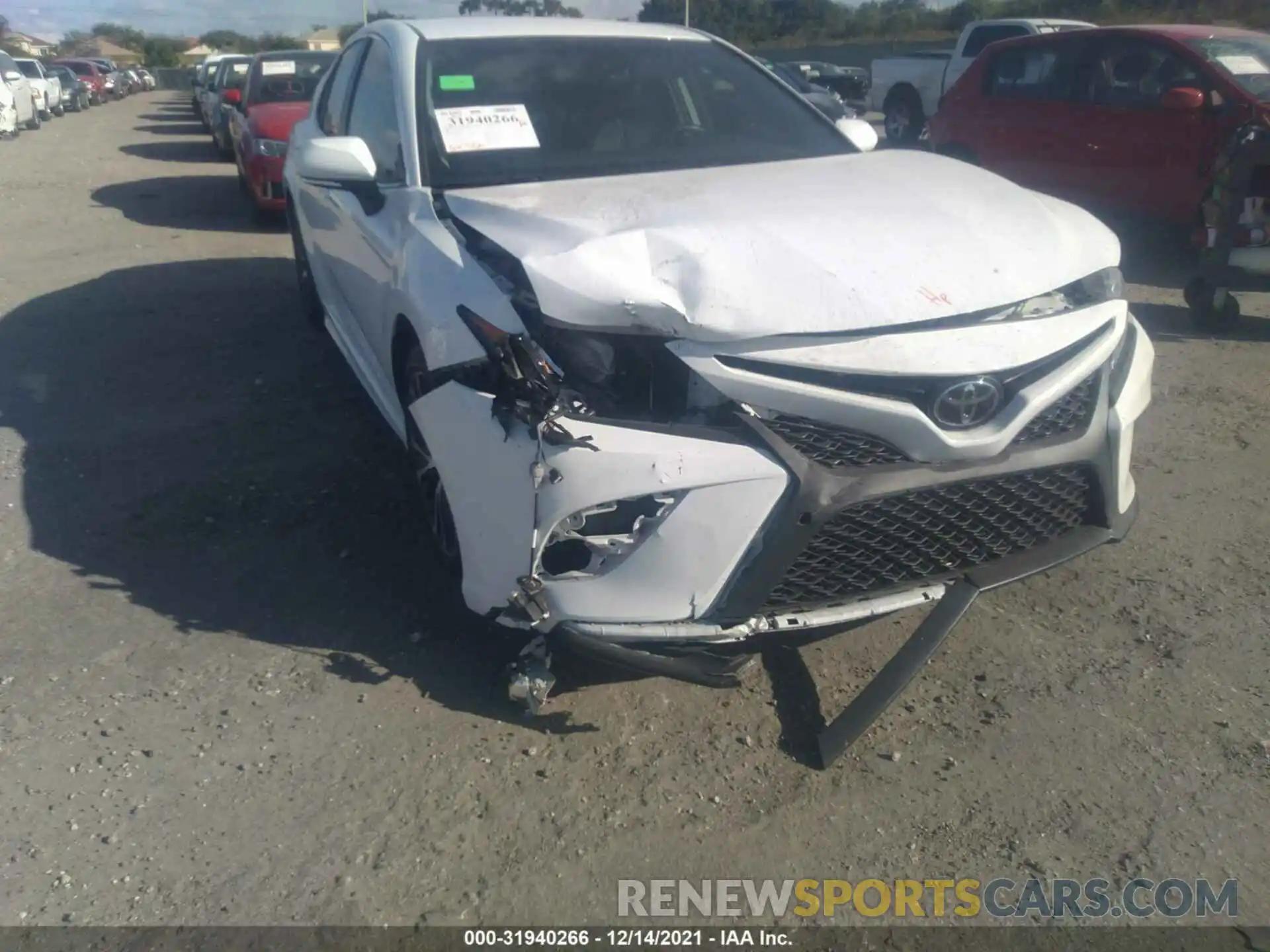 6 Photograph of a damaged car 4T1B11HK0KU231344 TOYOTA CAMRY 2019