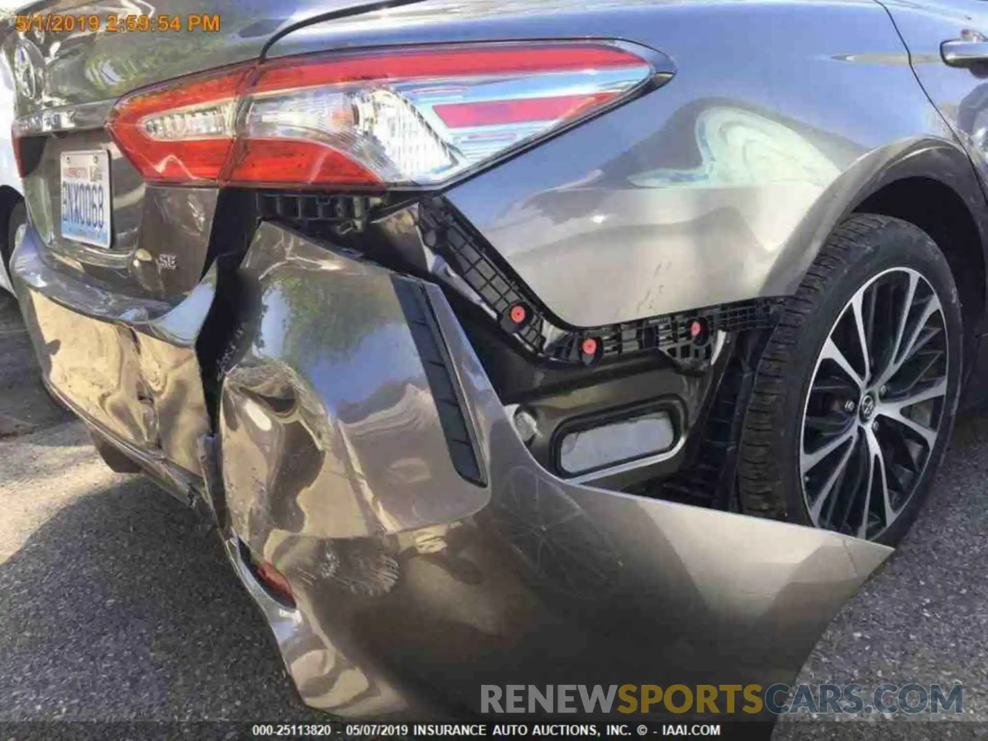 12 Photograph of a damaged car 4T1B11HK0KU231554 TOYOTA CAMRY 2019