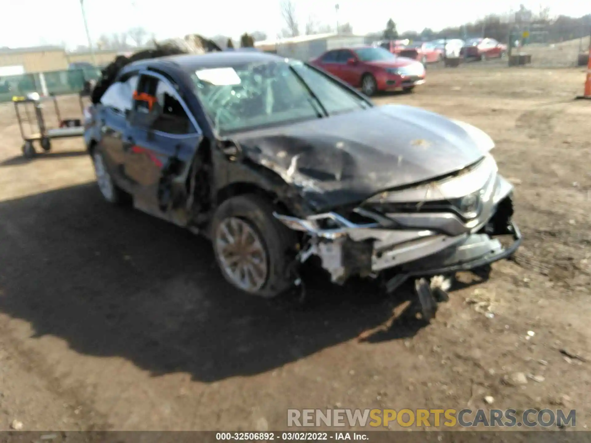 1 Photograph of a damaged car 4T1B11HK0KU235037 TOYOTA CAMRY 2019