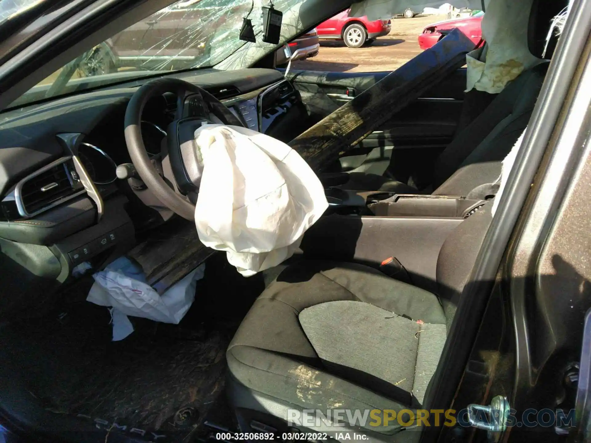 5 Photograph of a damaged car 4T1B11HK0KU235037 TOYOTA CAMRY 2019