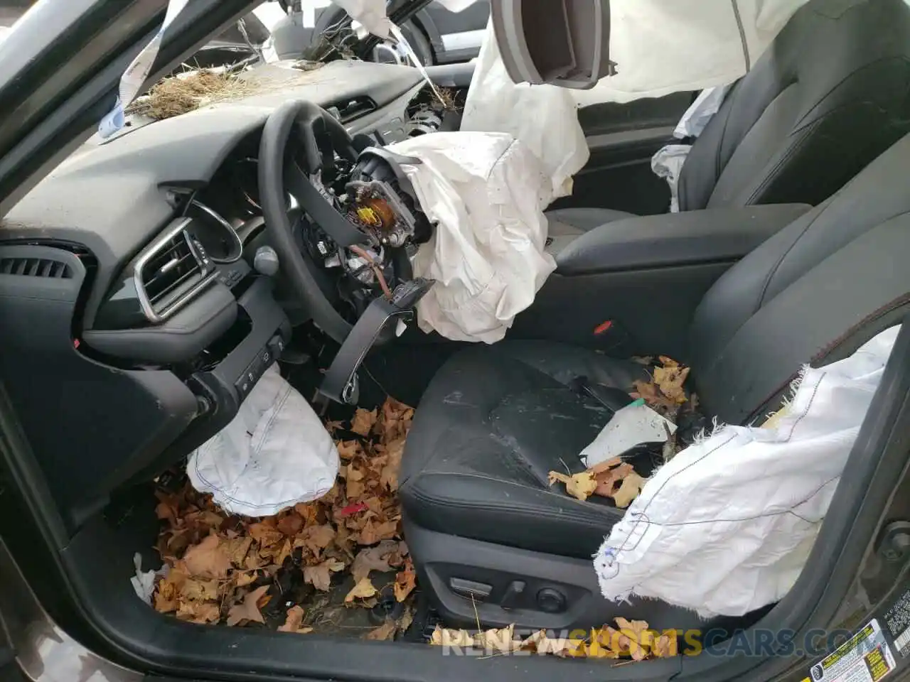 5 Photograph of a damaged car 4T1B11HK0KU236186 TOYOTA CAMRY 2019